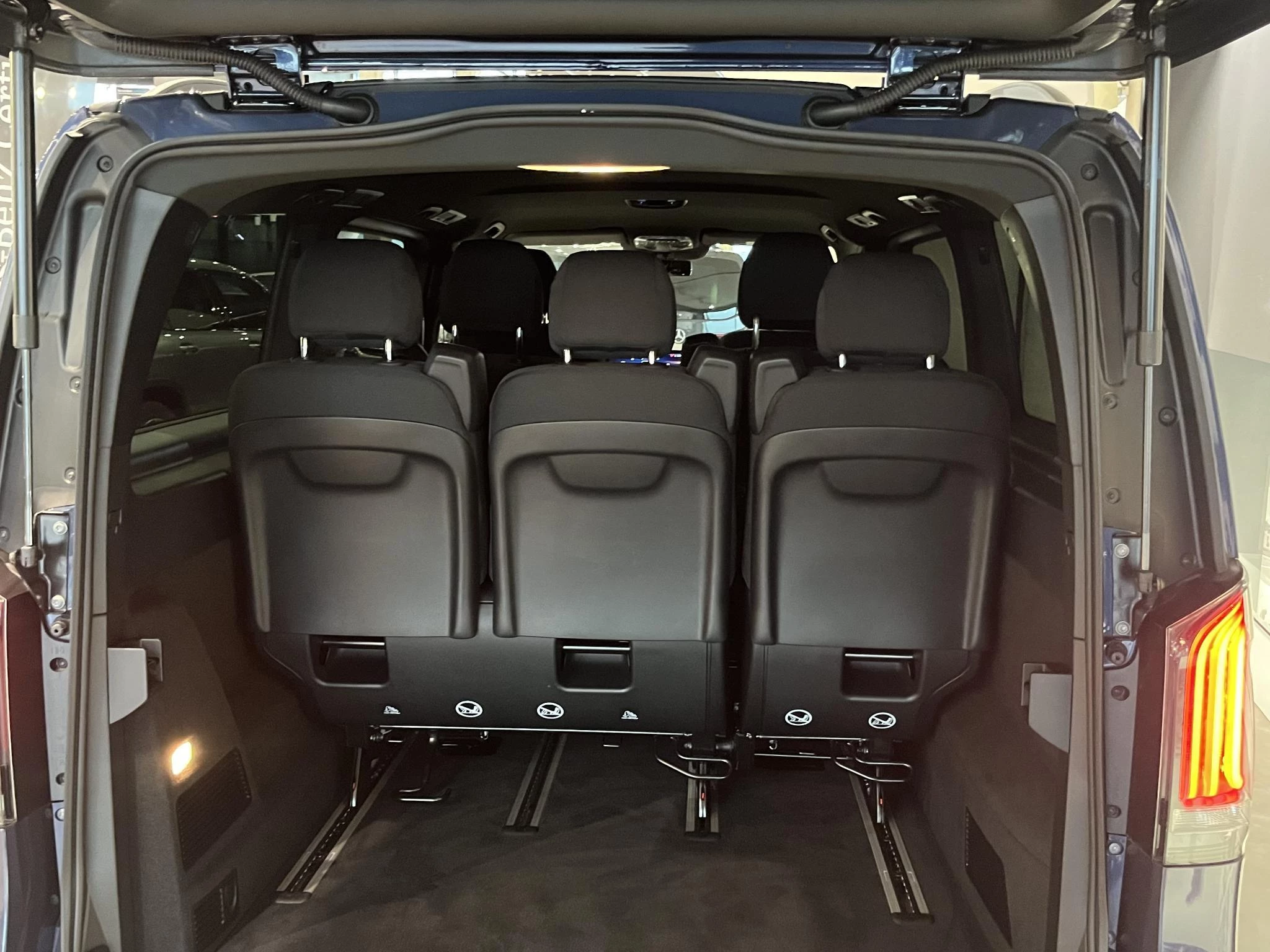 Mercedes-Benz-Classe V-image-8