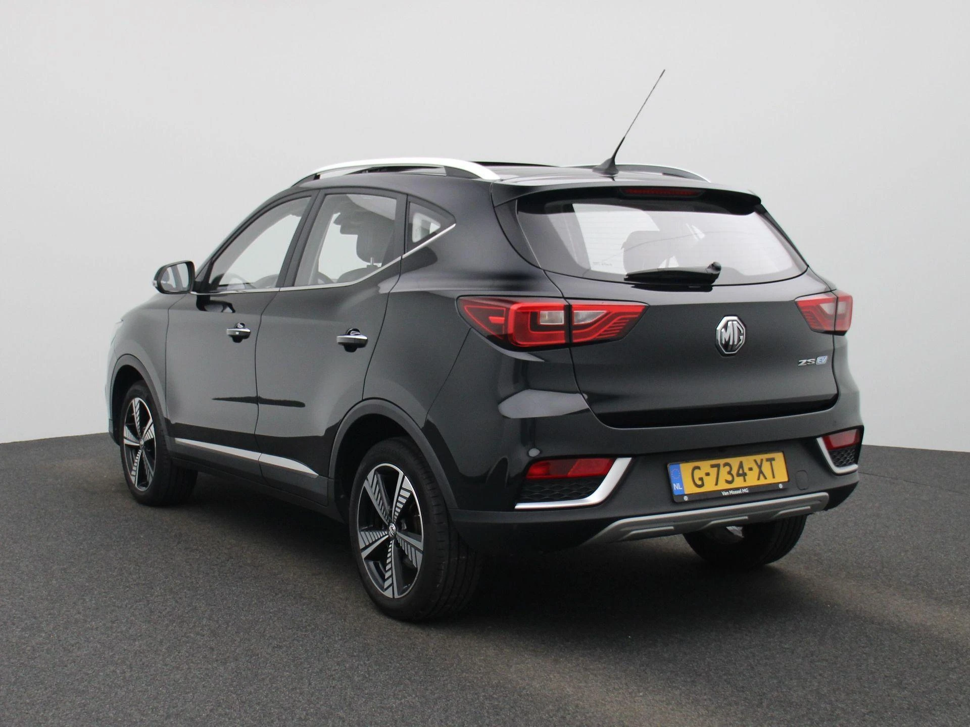 MG-ZS EV-image-1