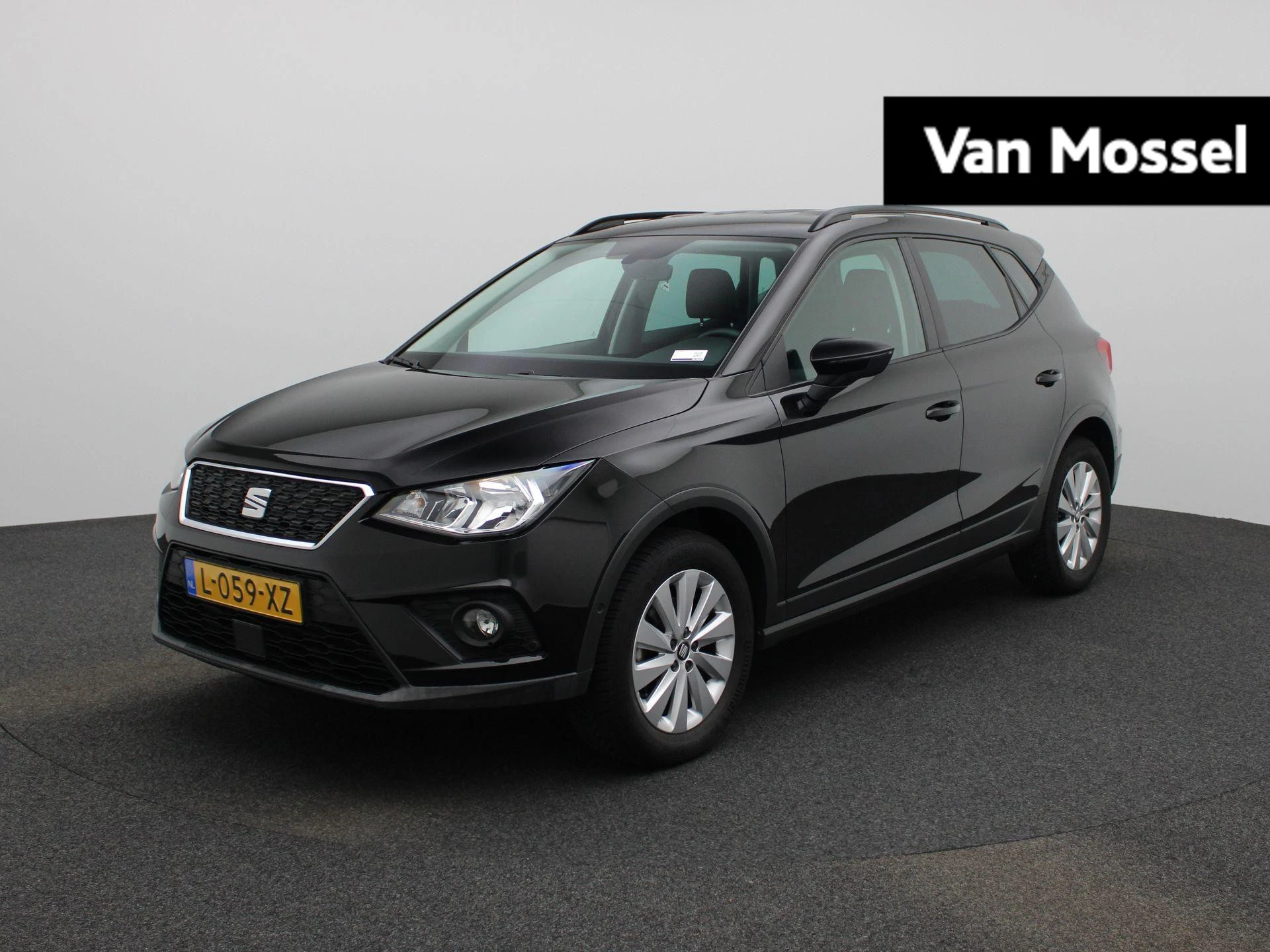 SEAT-Arona-image-0