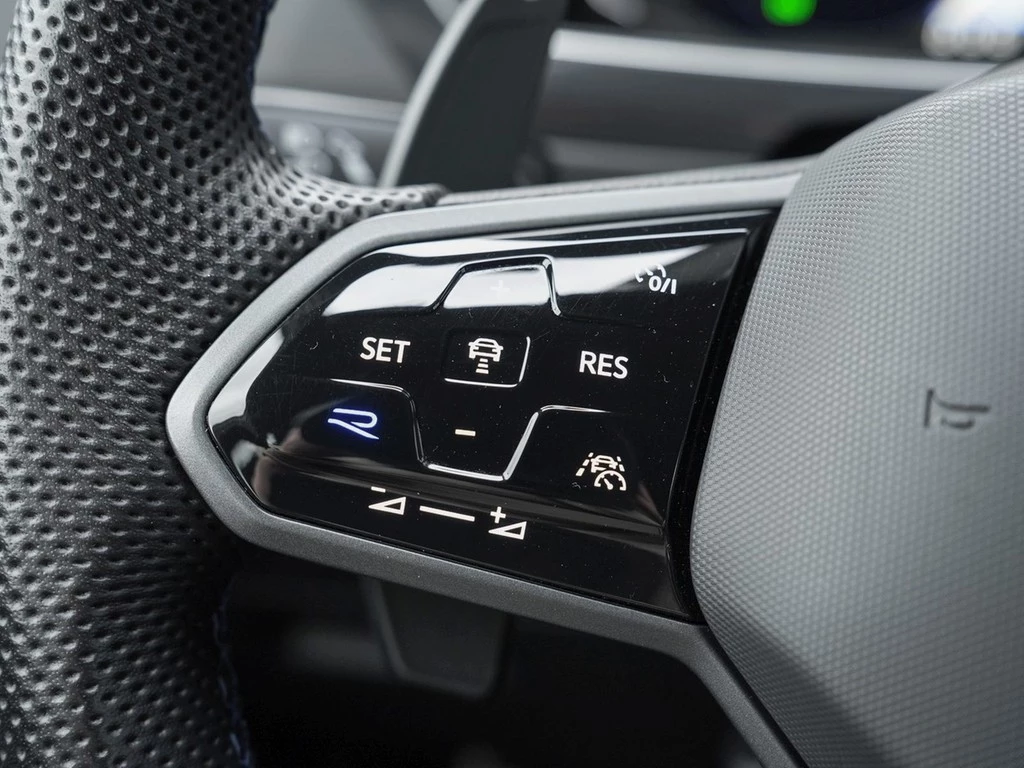 Volkswagen Tiguan R 2.0 TSI DSG 4Motion *Akrapovic*IQ-Light*App-Connect*PDC*360°-Kamera*DCC*ACC
