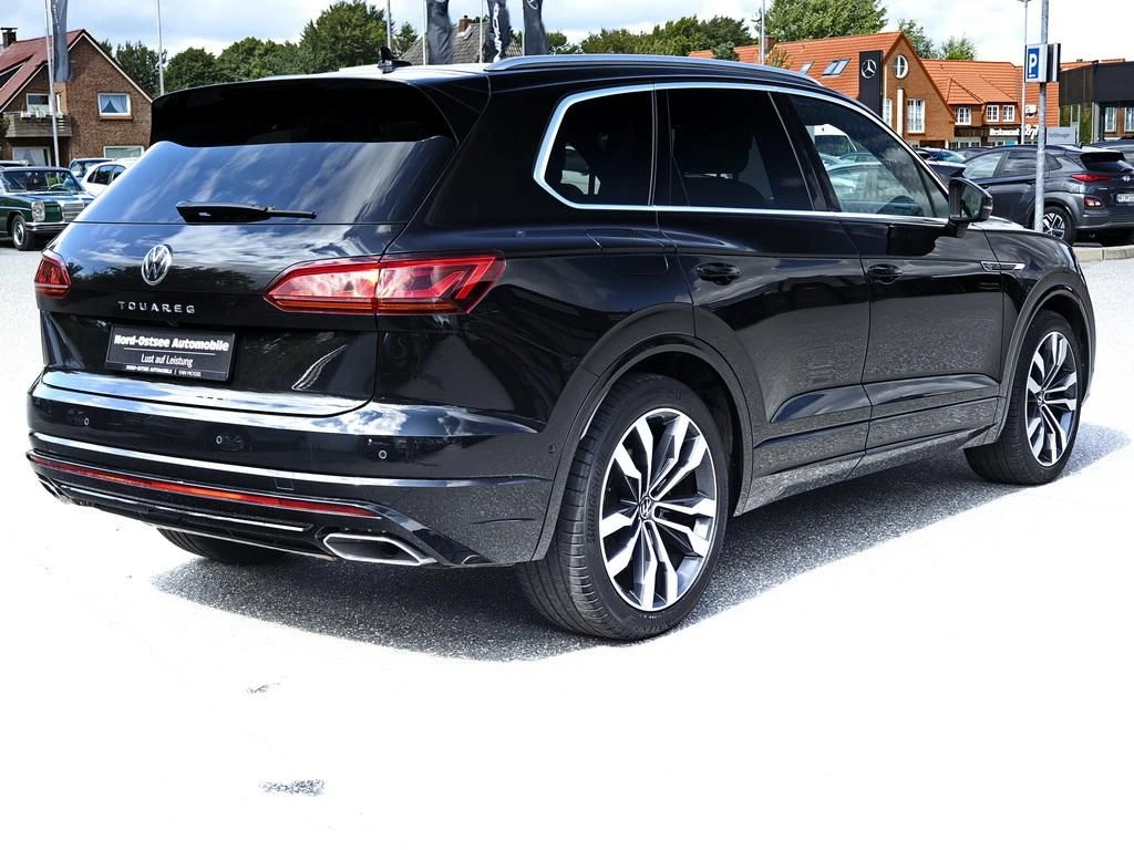 Volkswagen-Touareg-image-4