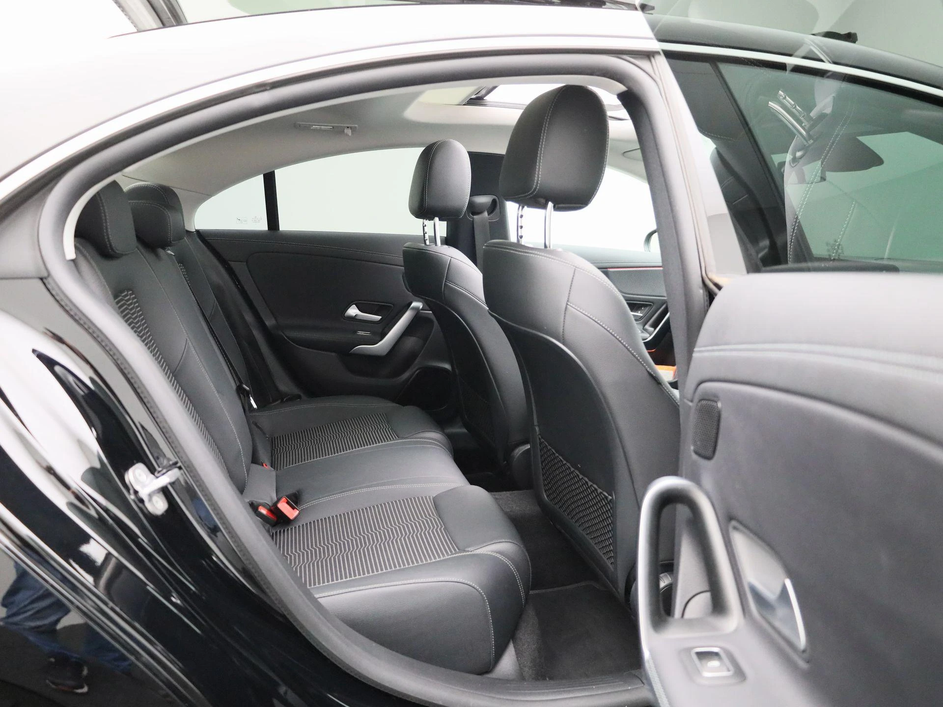 Mercedes-Benz-CLA-image-41