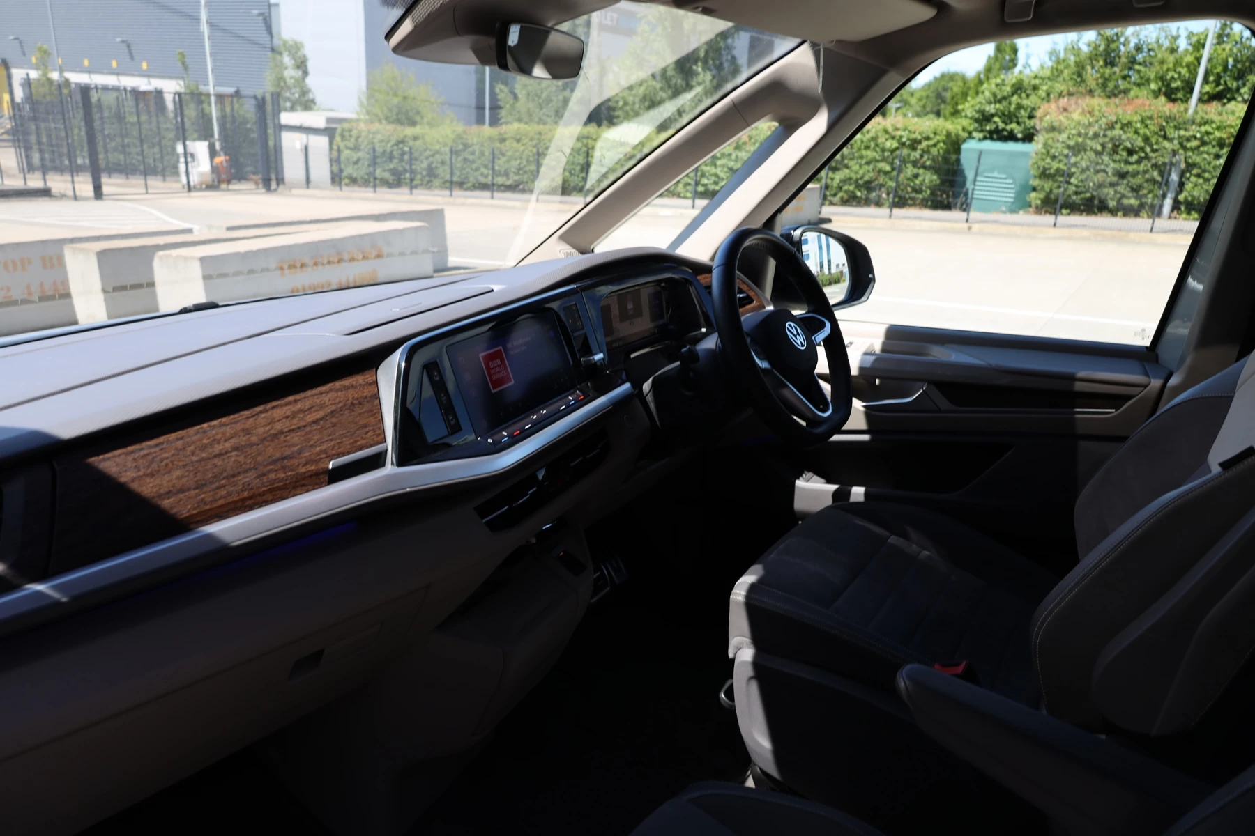 Volkswagen-Multivan-image-1
