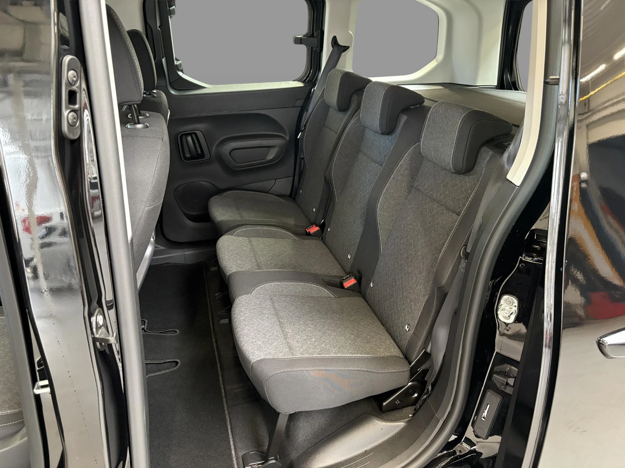 Opel-Combo Life-image-15