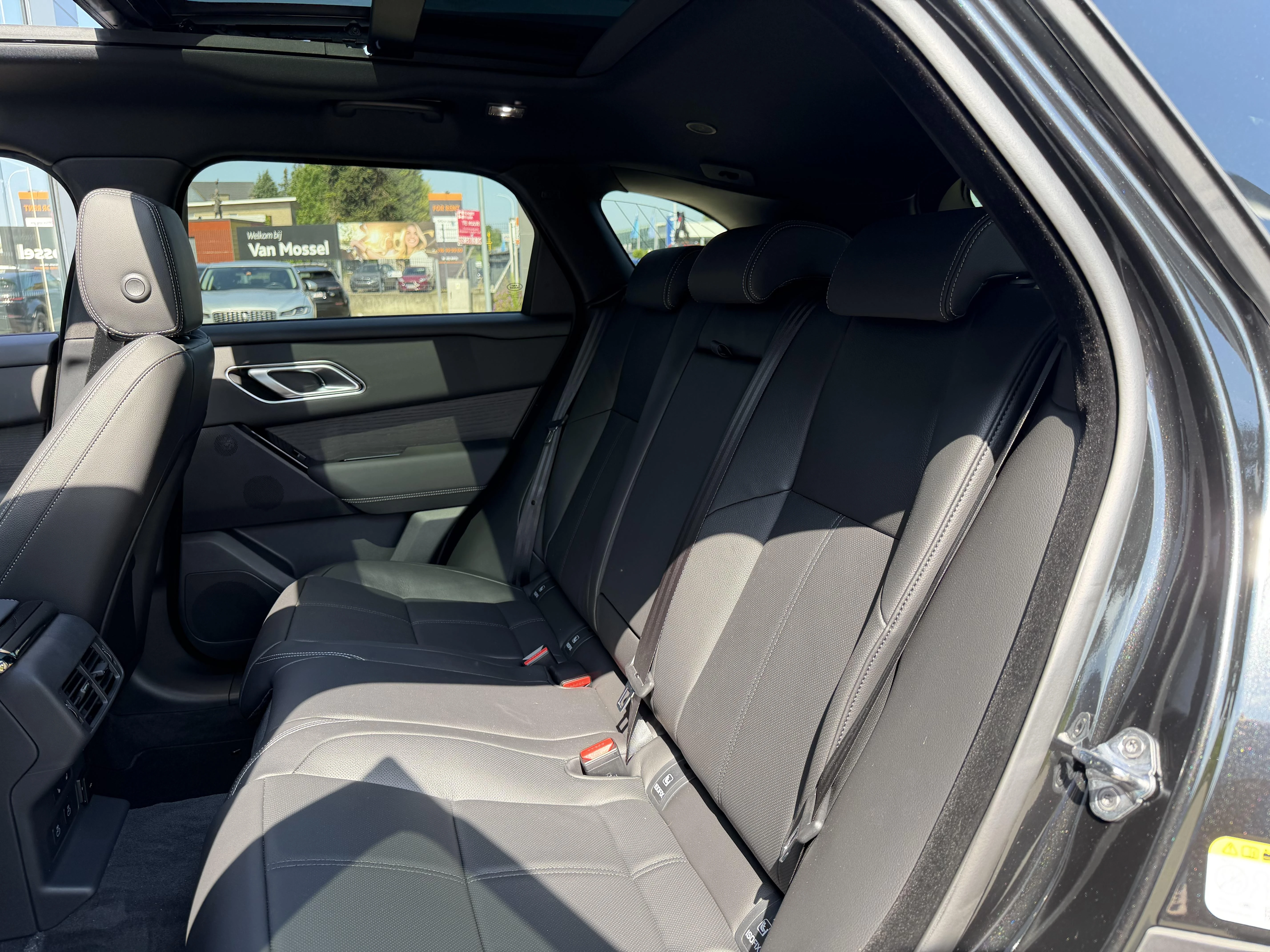 Land Rover Range Rover Velar P400e Belgravia AWD Auto. 26.75MY