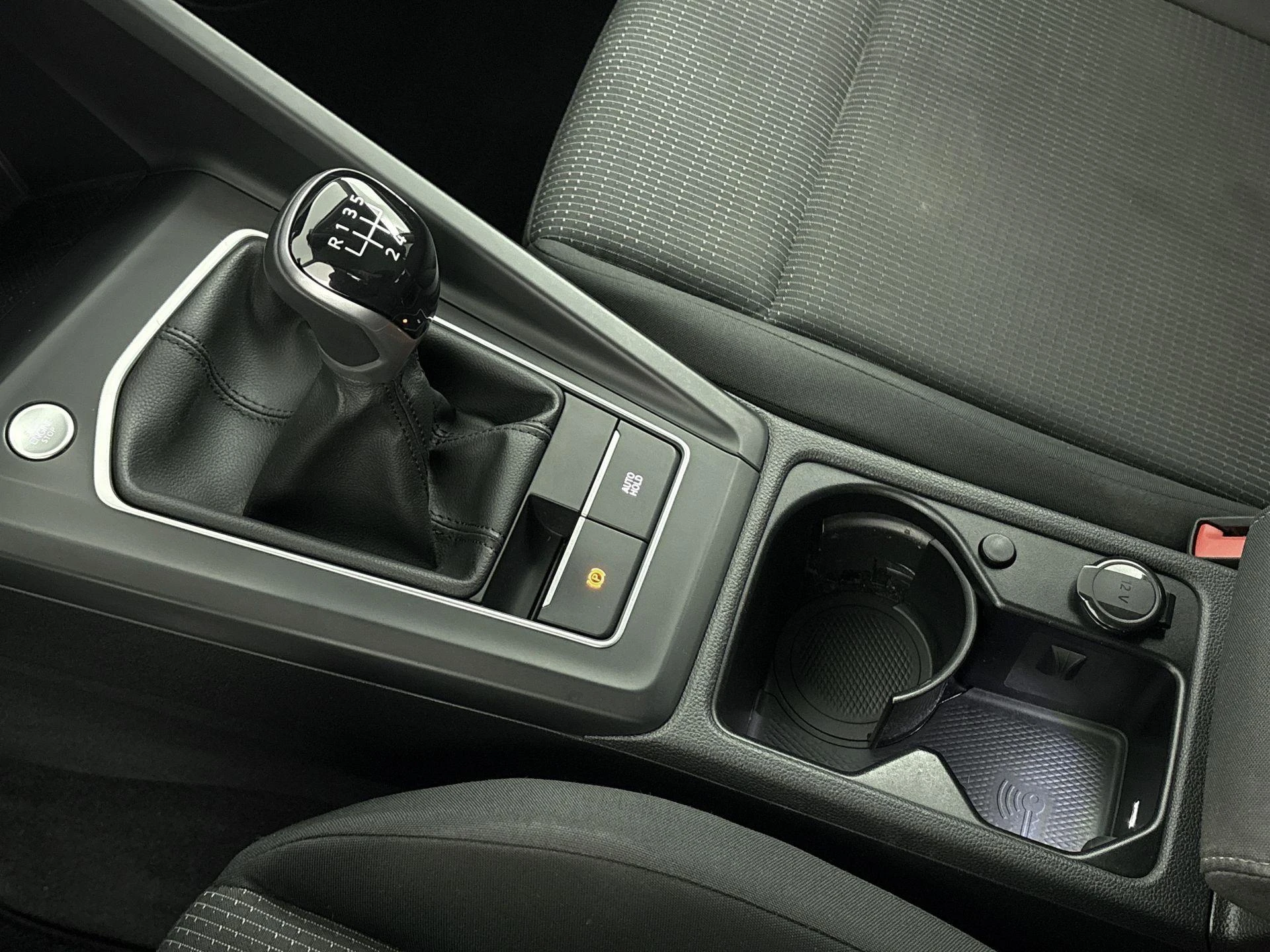 Volkswagen-Golf-image-22