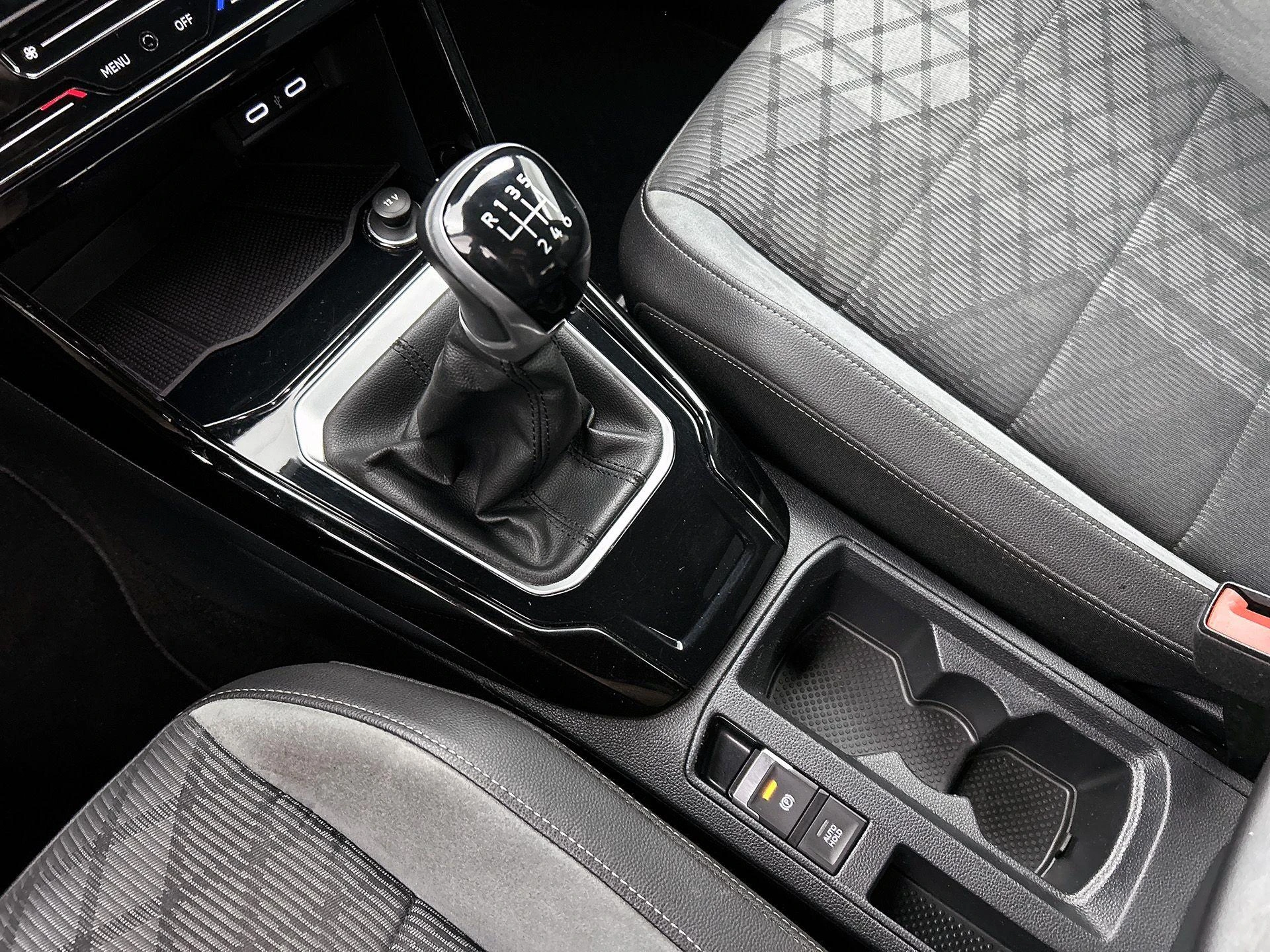 Volkswagen-T-Roc-image-31