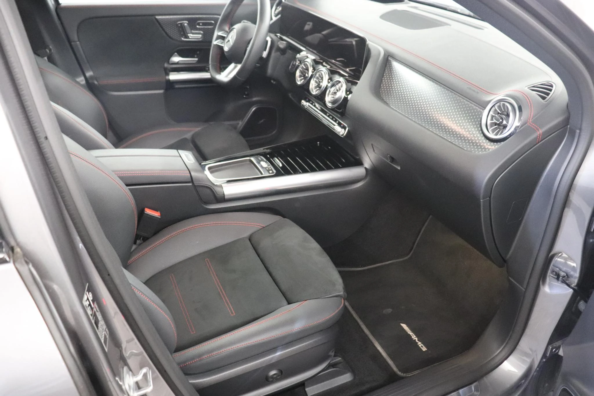 Mercedes-Benz-EQA-image-3
