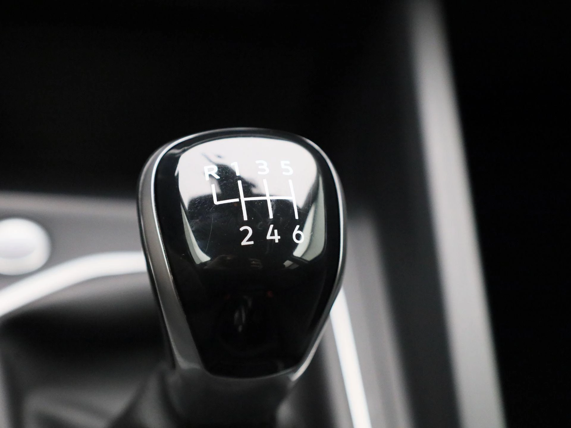 Volkswagen-Golf-image-19
