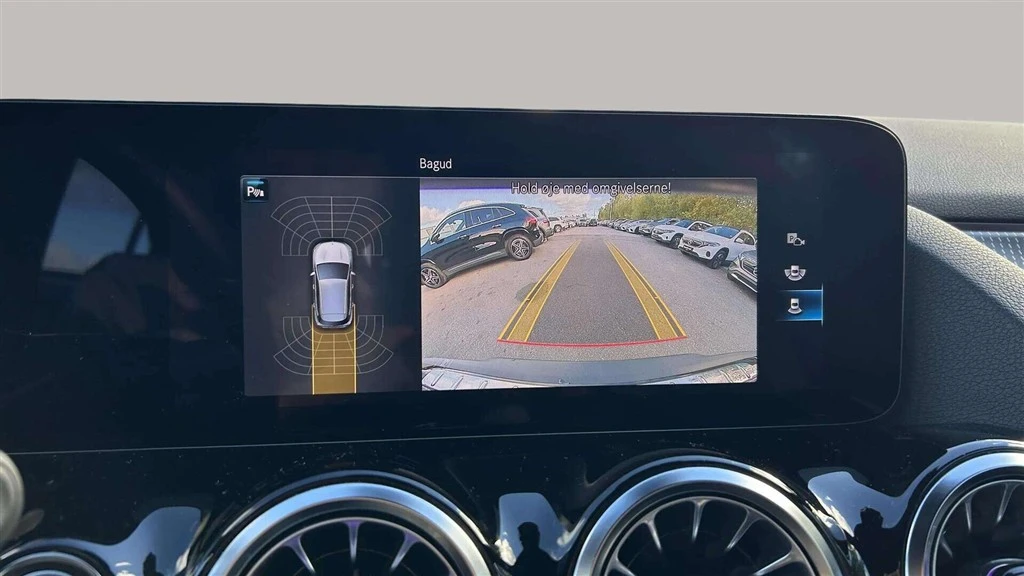 Mercedes-Benz-EQA-image-17