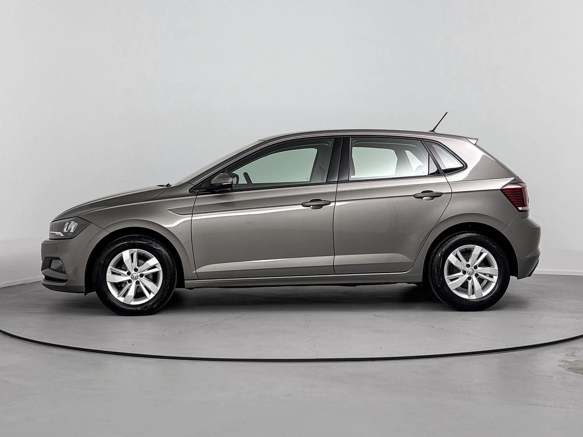 Volkswagen-Polo-image-1
