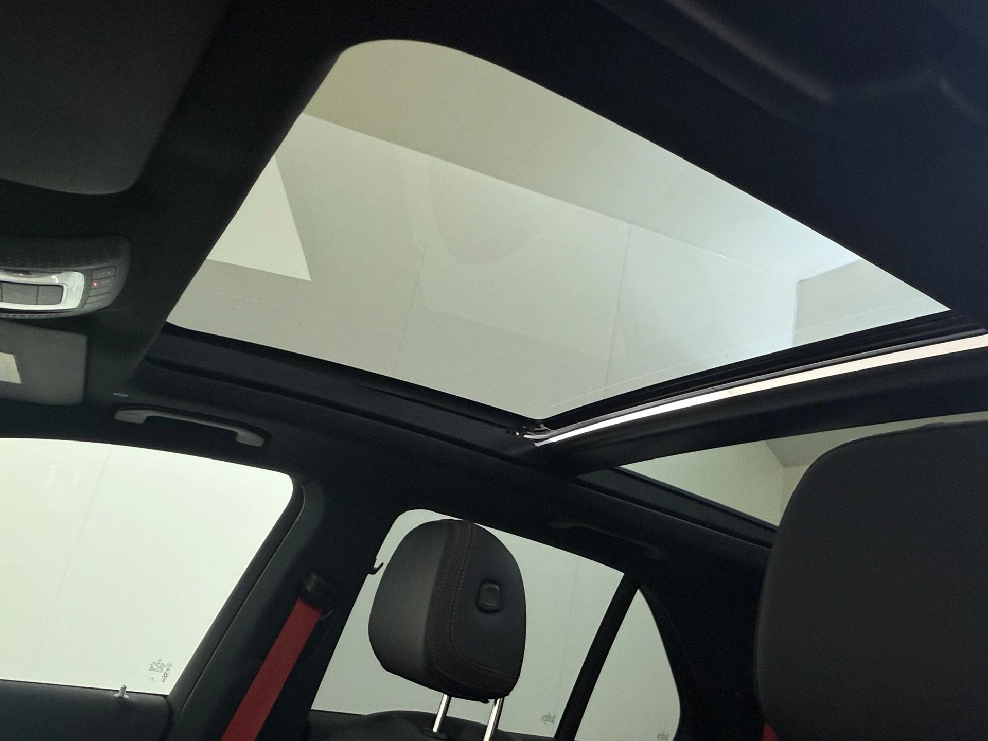 Mercedes-Benz-GLE-image-28