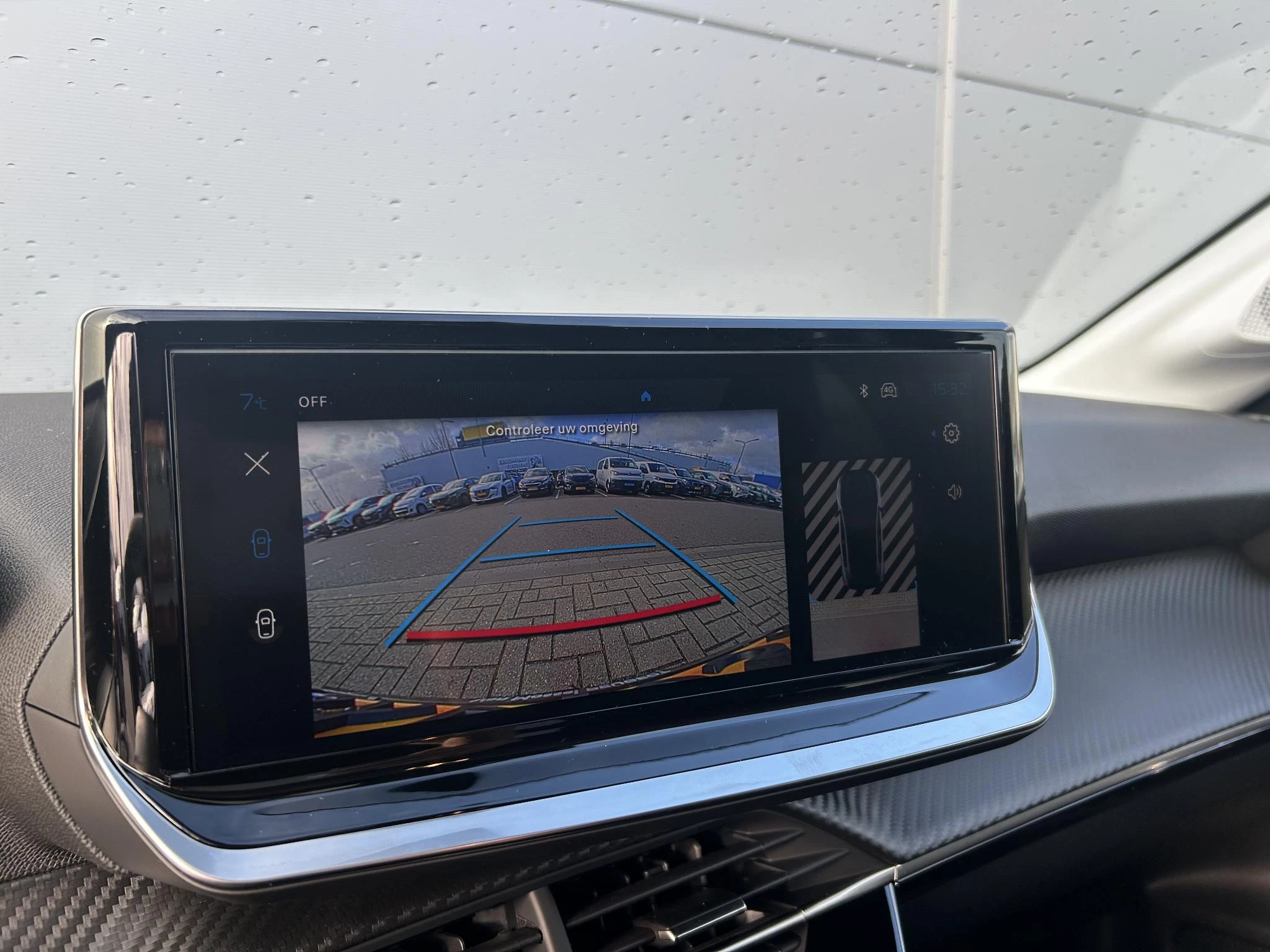 Peugeot-e-208-image-17