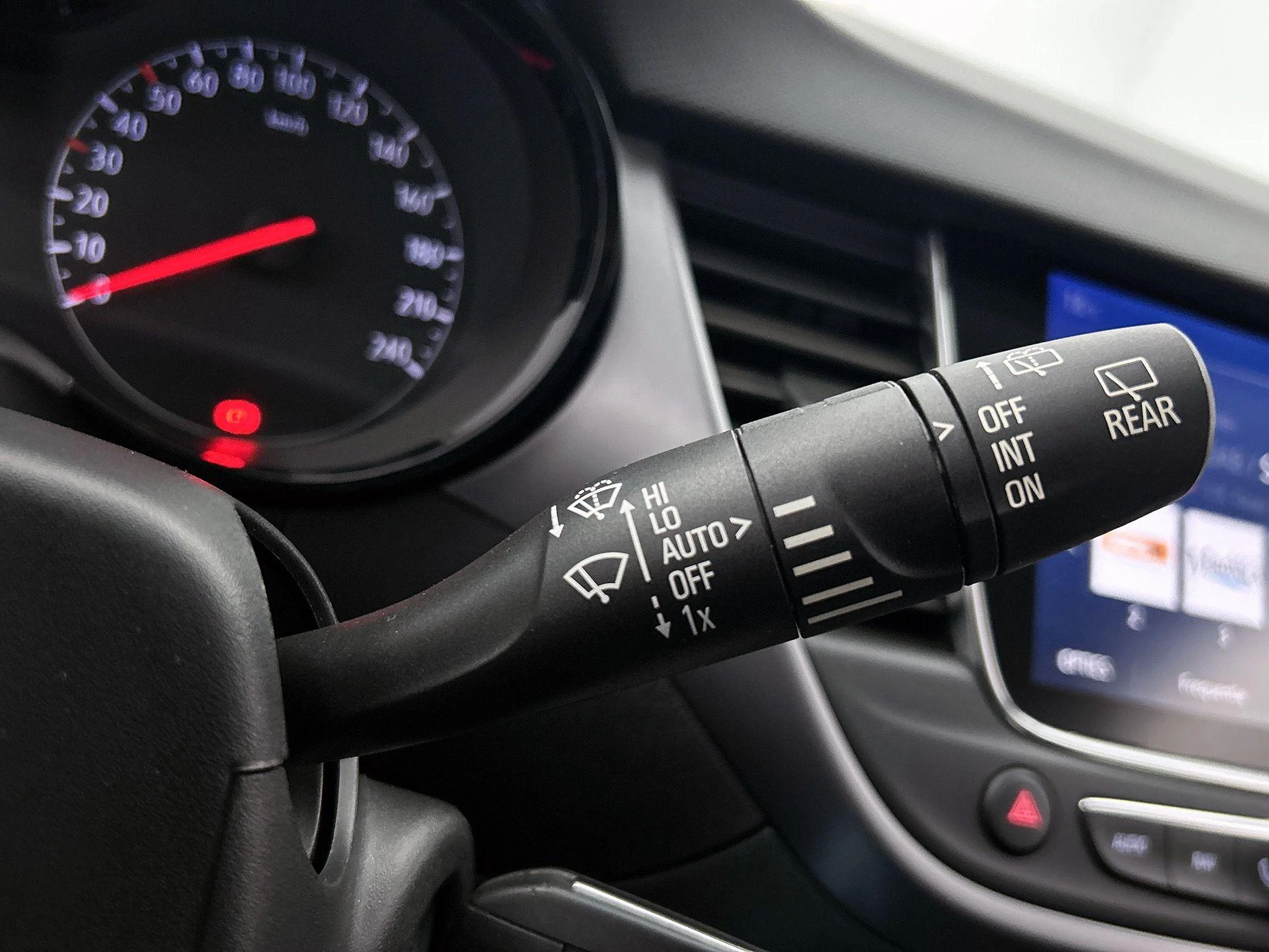 Opel-Crossland X-image-8