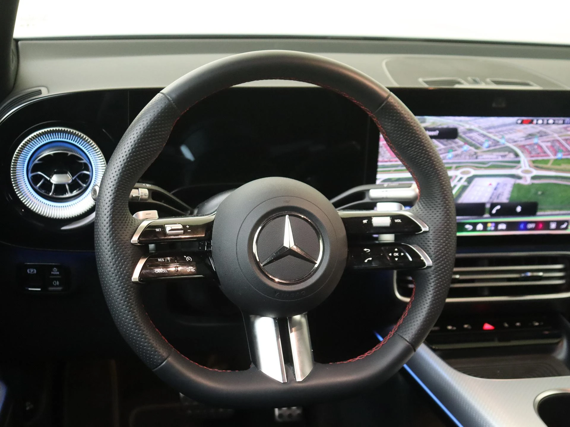 Mercedes-Benz-GLB-image-9