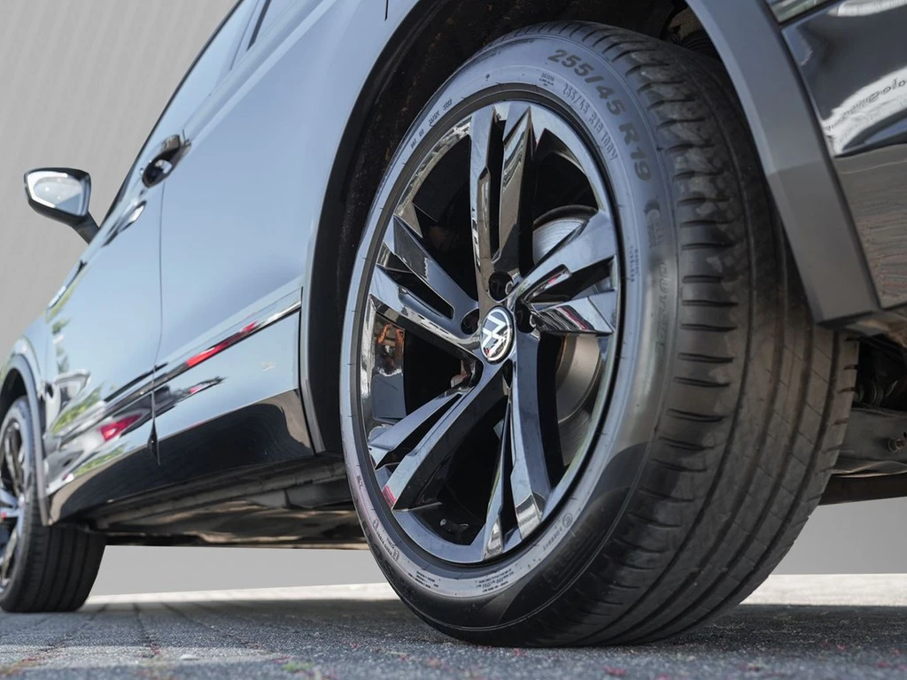 Volkswagen-Tiguan-image-4