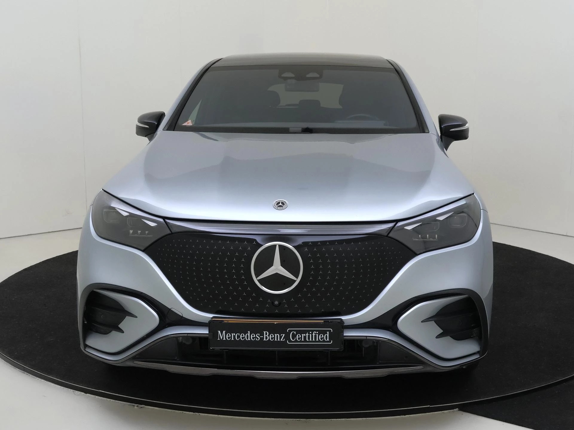 Mercedes-Benz-EQE-image-9