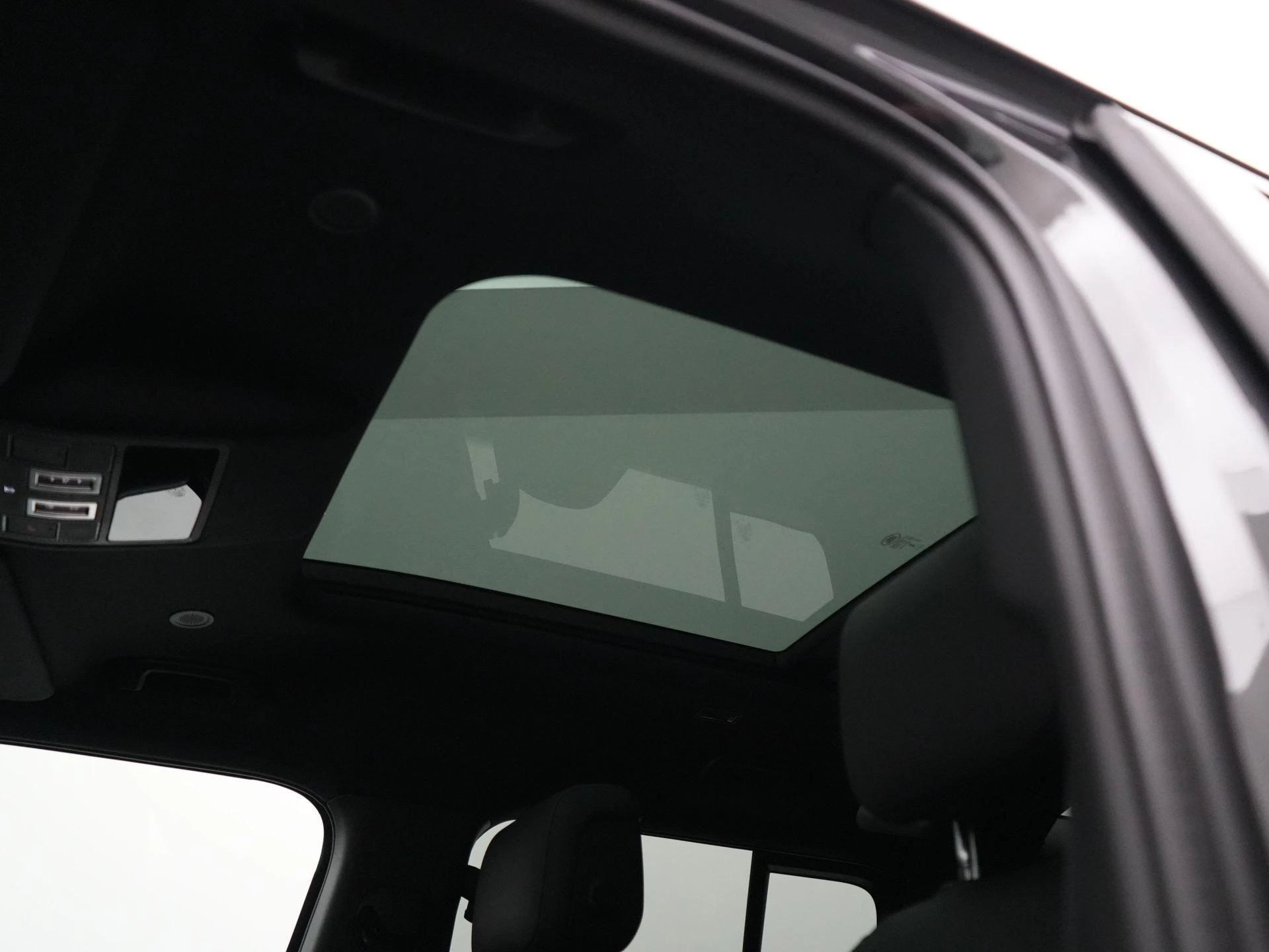 Land Rover-Defender-image-36