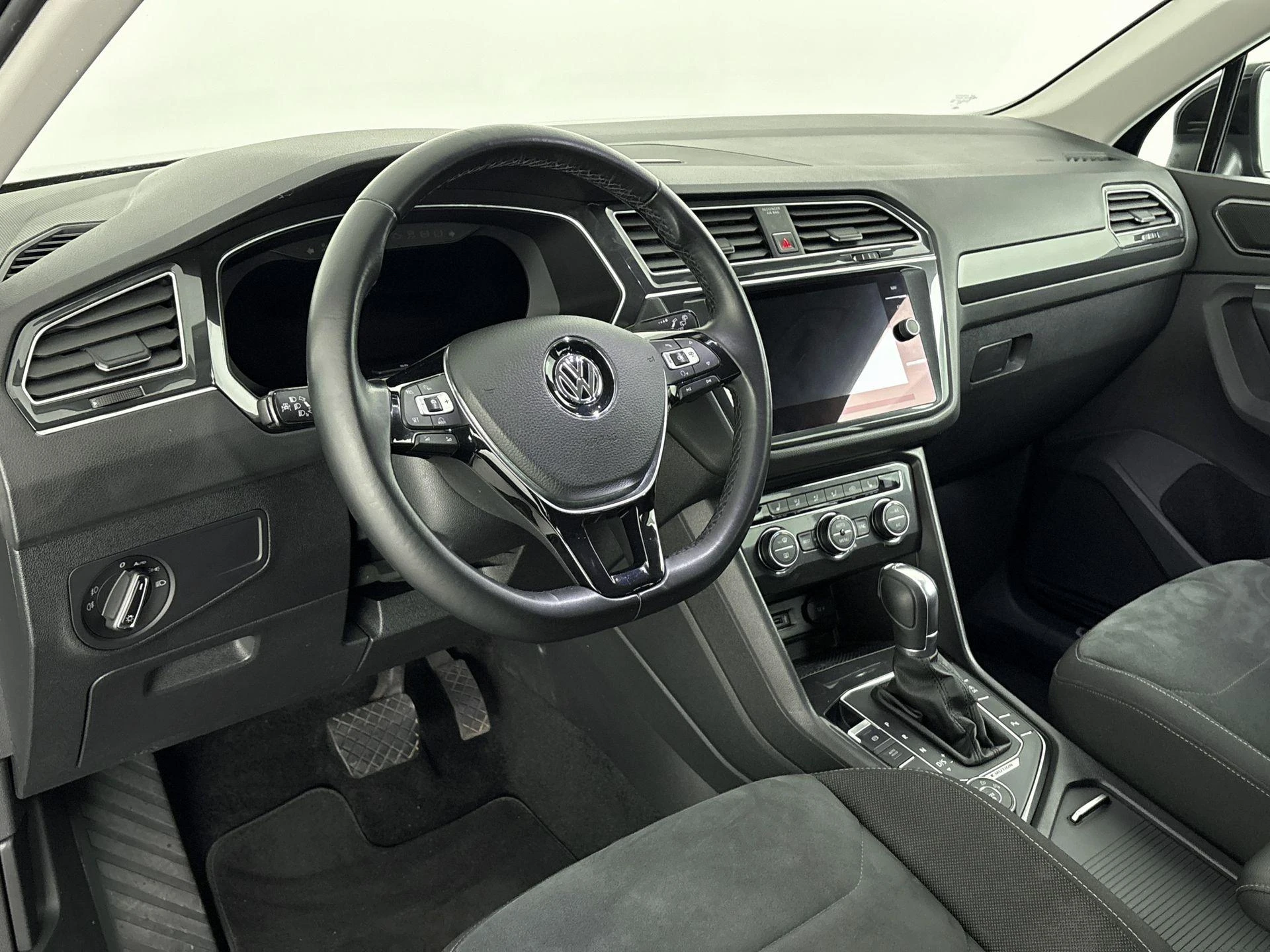 Volkswagen-Tiguan-image-17