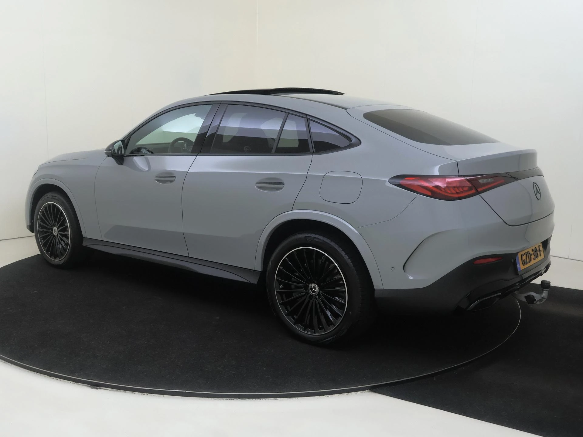 Mercedes-Benz-GLC-image-2