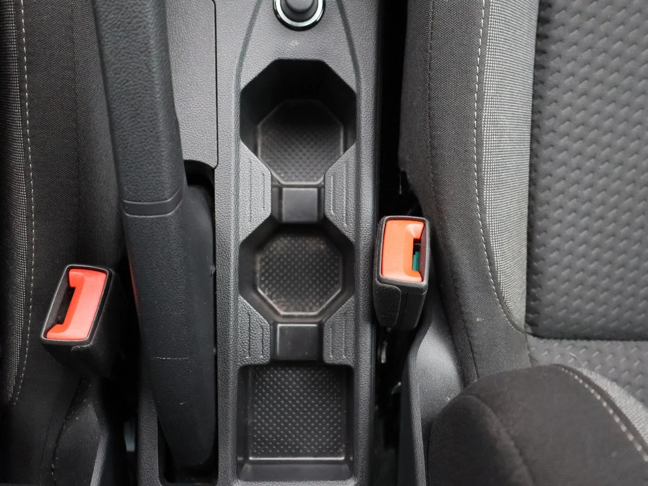 Volkswagen-Polo-image-19