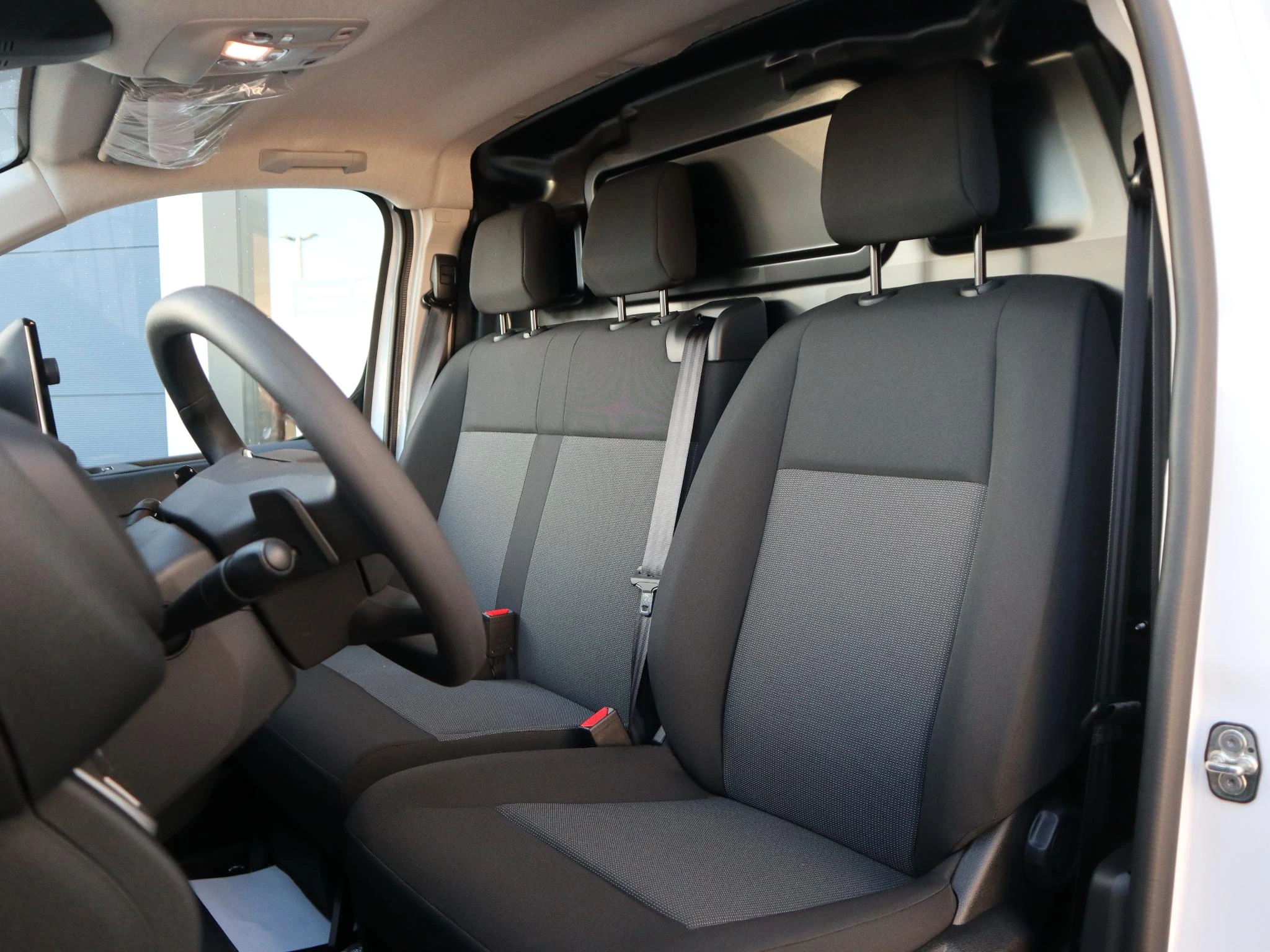 Peugeot-e-Expert-image-6