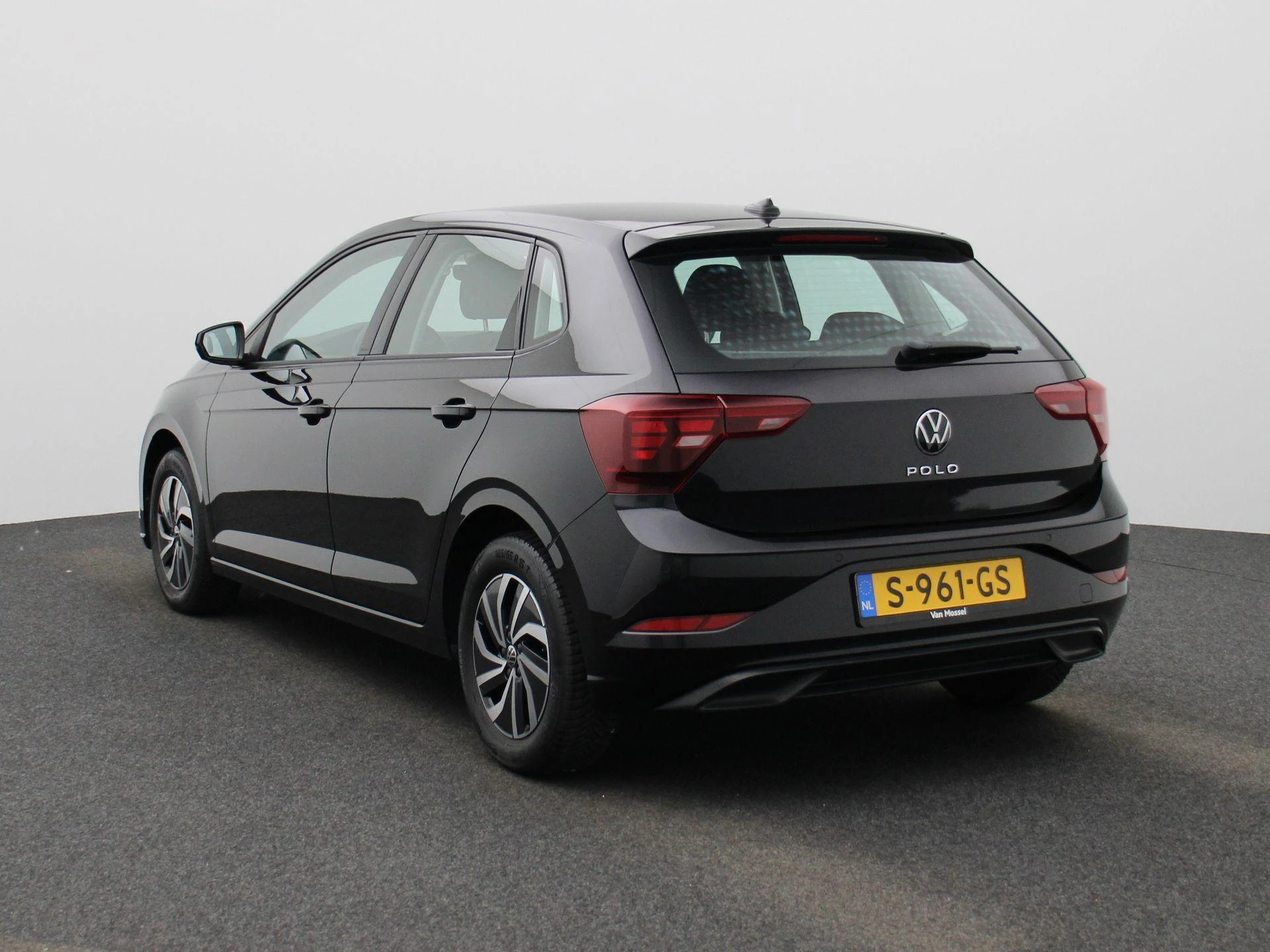 Volkswagen-Polo-image-1