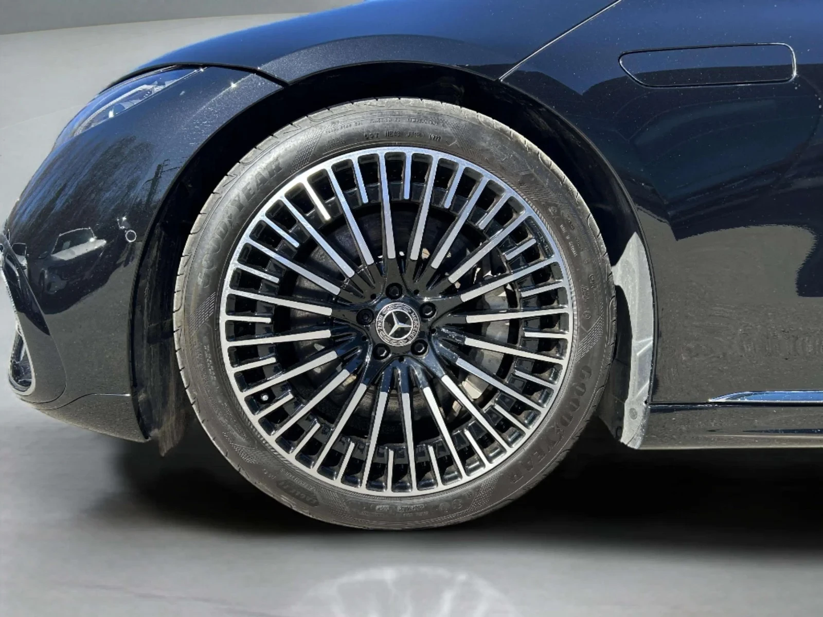 Mercedes-Benz-EQS-image-8