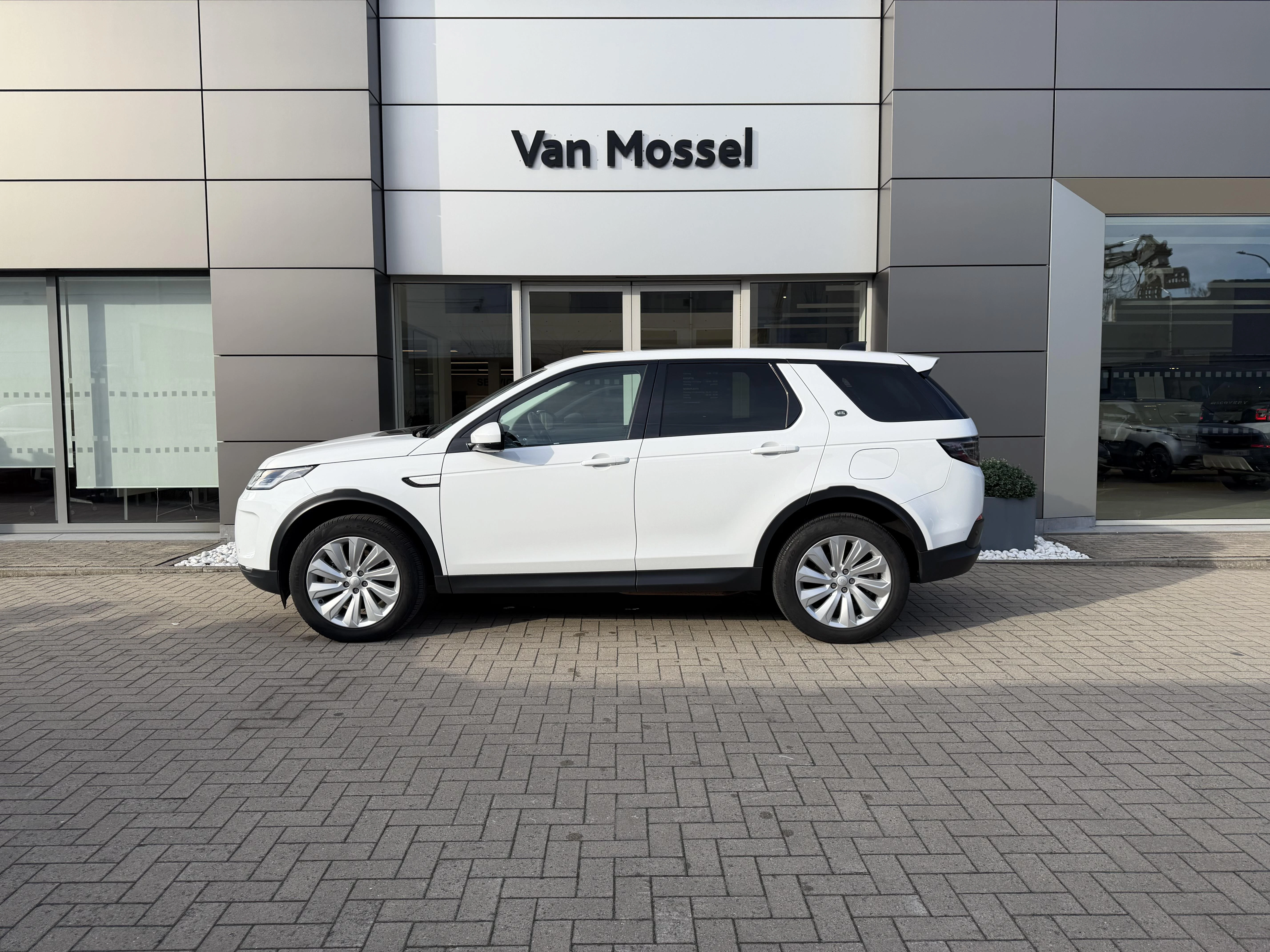 Land Rover-Discovery Sport-image-4