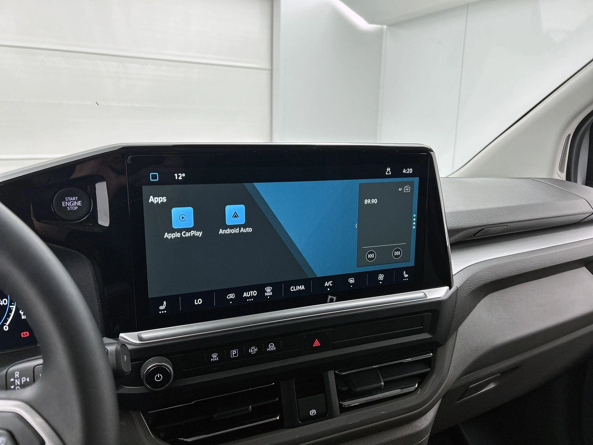 Volkswagen-e-Transporter-image-11