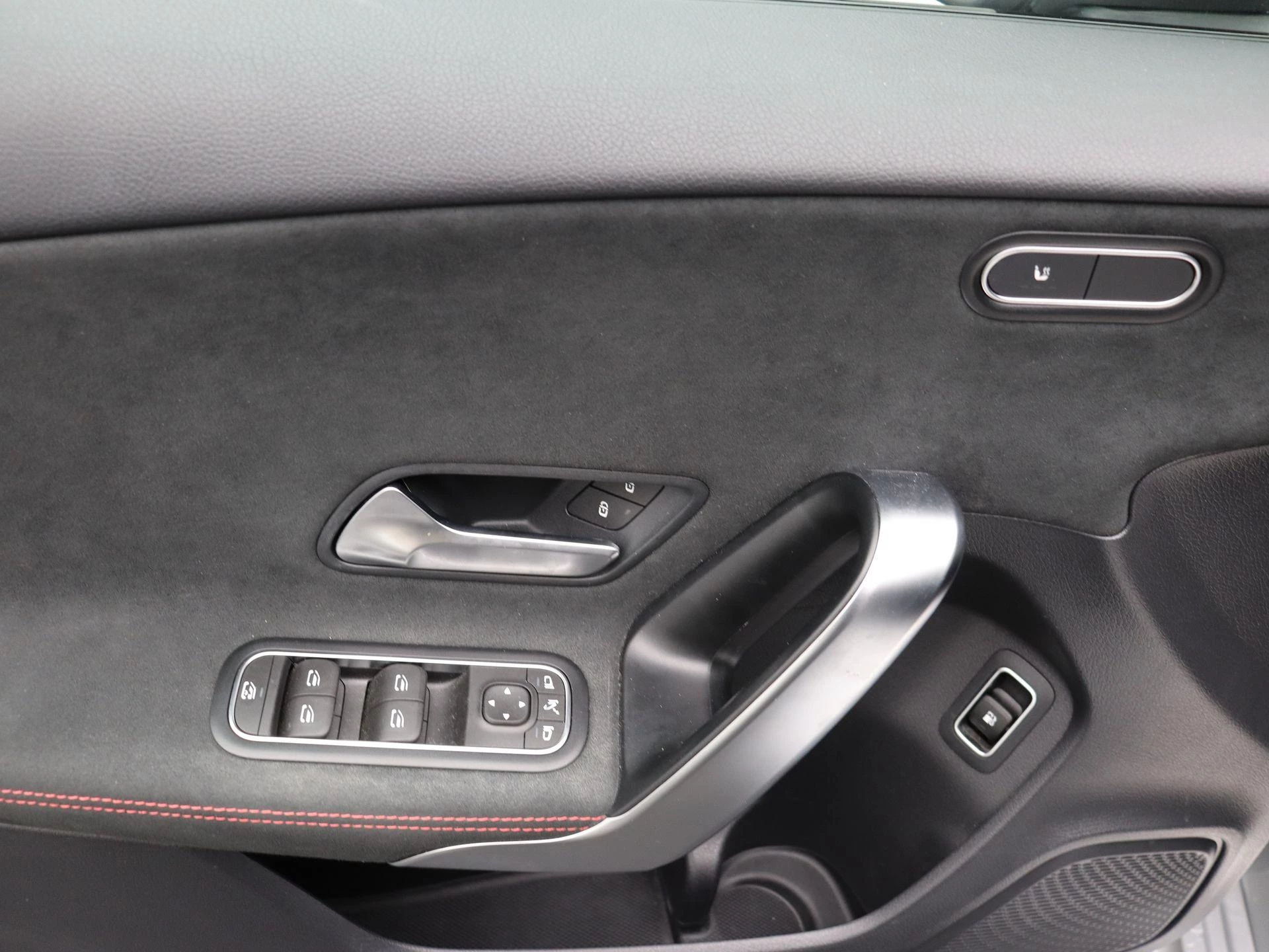 Mercedes-Benz-A-Klasse-image-9