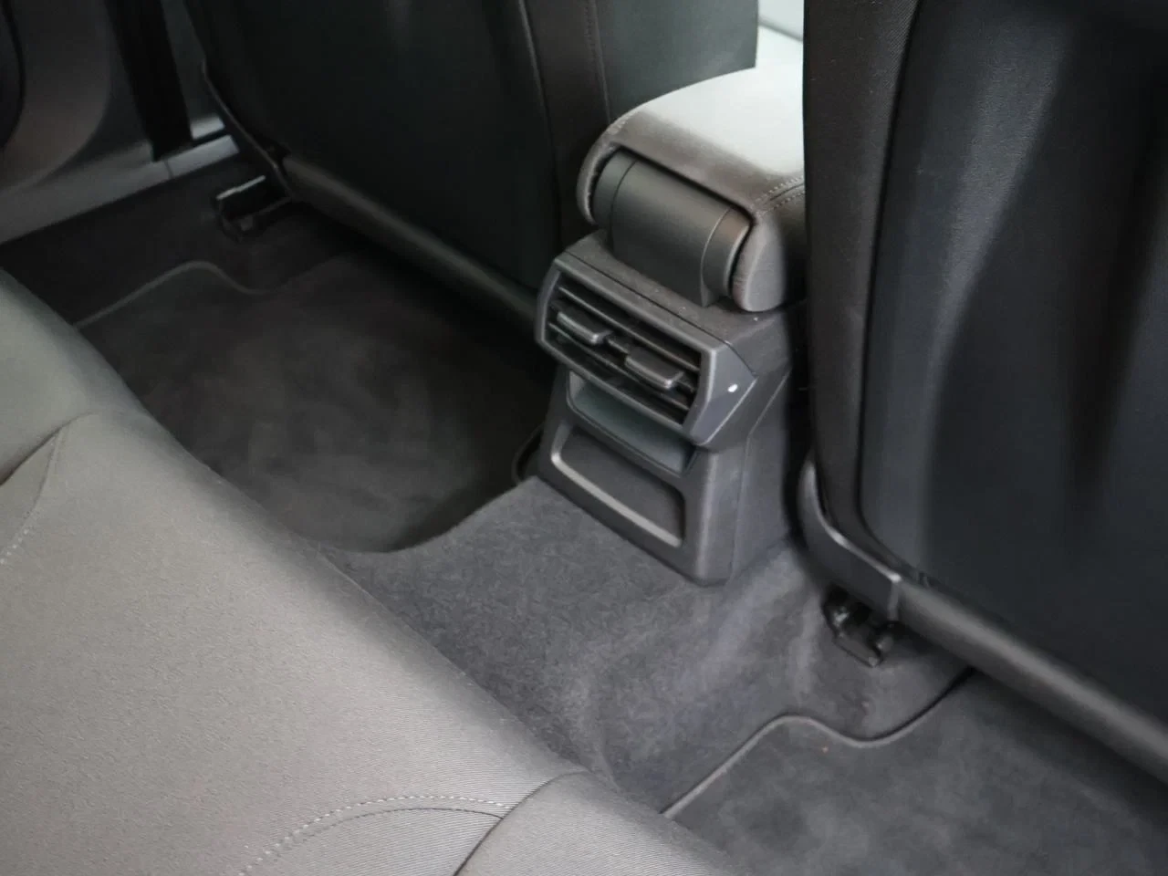 Audi A3 Sportback A3 Sportback 30TFSI Business Edition *AUTOMAAT*SHADOW LOOK*VIRTUAL COCKPIT*PDC ACHTER*ACC*NAVI*APP-CONNECT*...*
