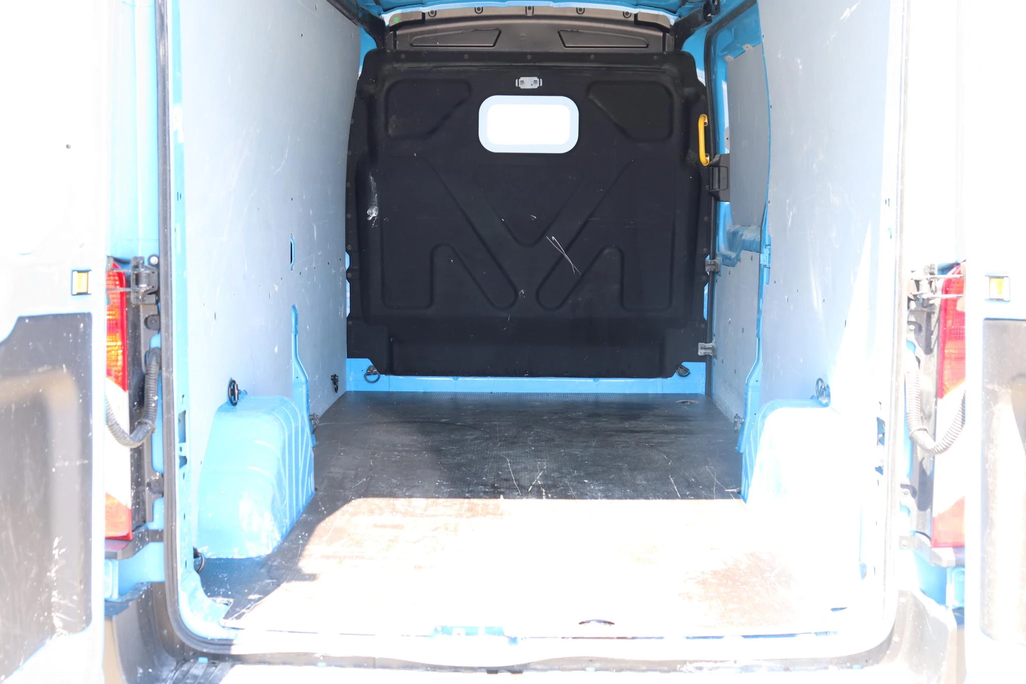 Ford Transit 350L 2.0TD 130pk 96kW M6 RWD Trend