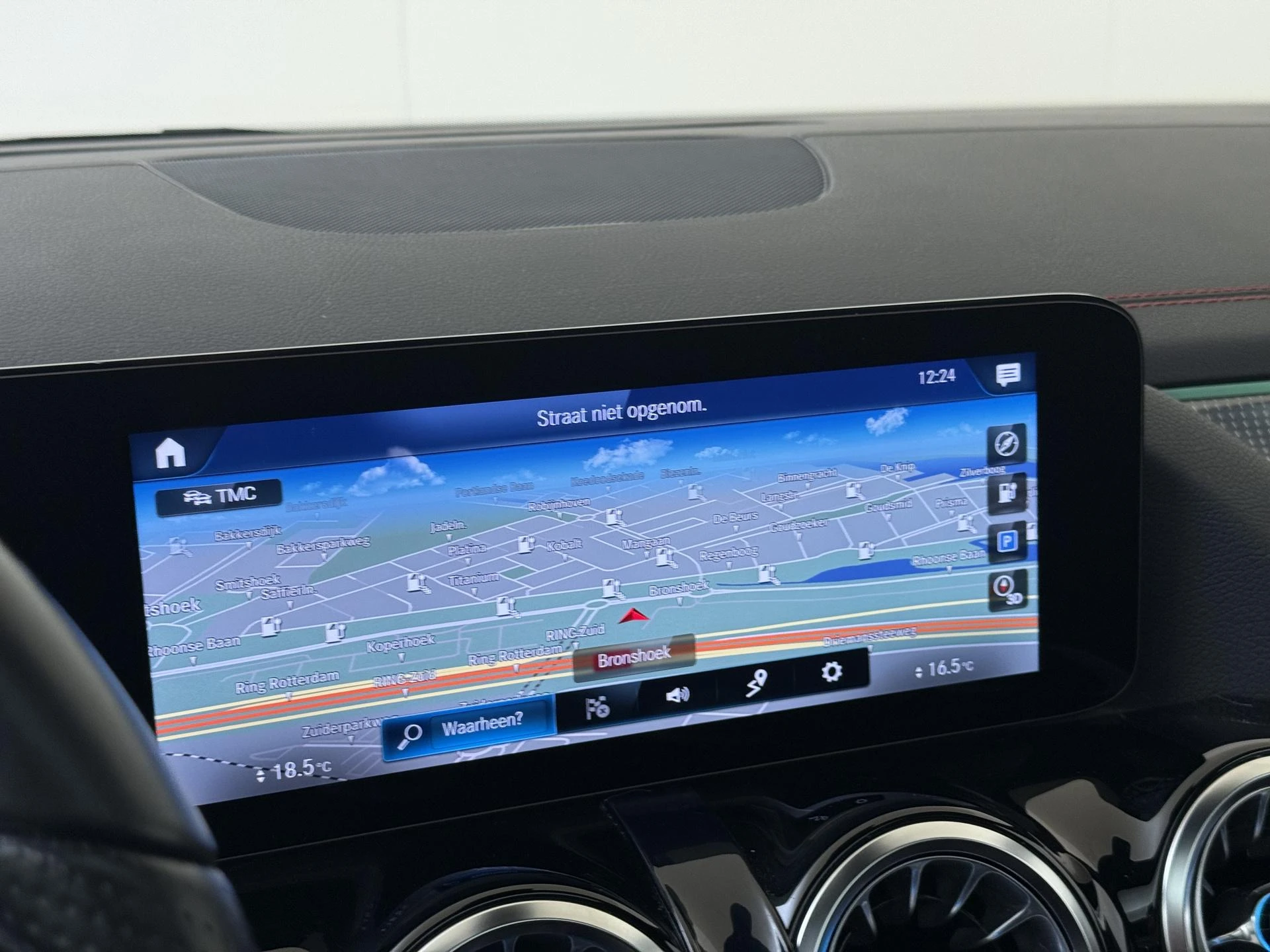 Mercedes-Benz-EQA-image-17