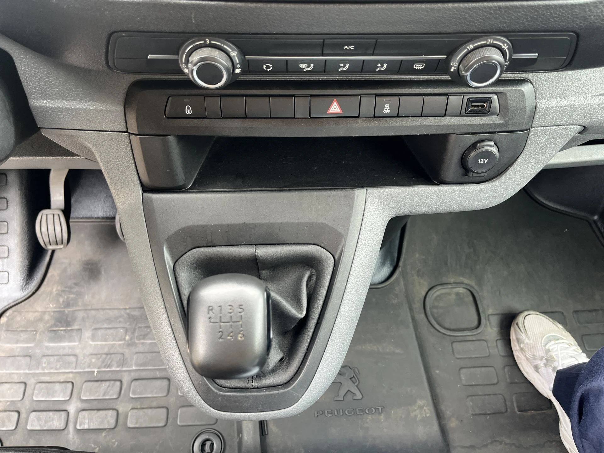 Peugeot-Expert-image-13