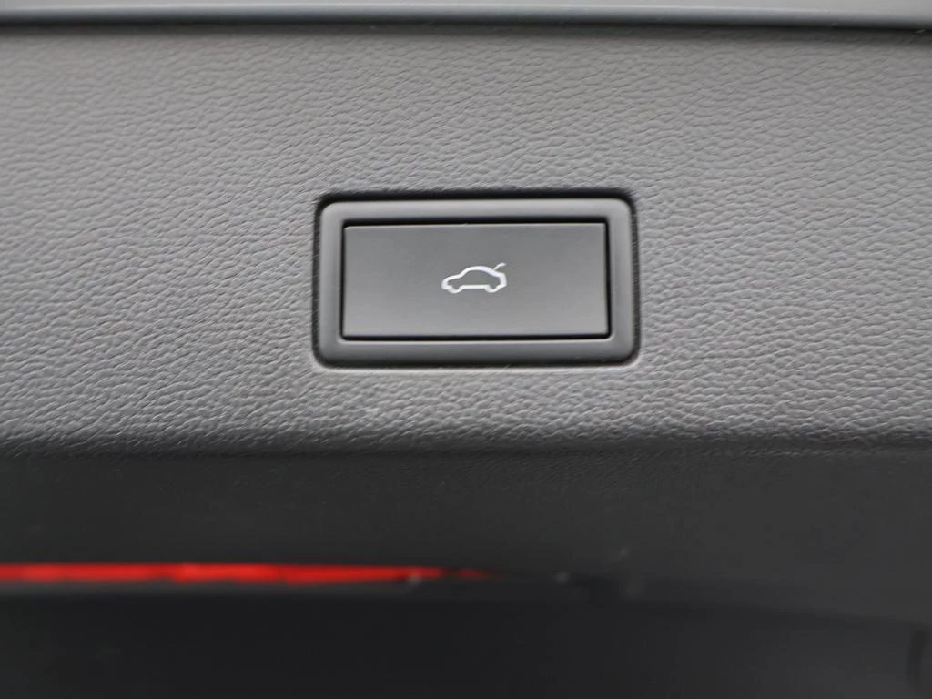 Volkswagen Golf VIII SW Golf Variant R-Line Business Premium 1.5eTSI 150PK *AUTOMAAT*SPORTZETELS*ALCANTARA*CAMERA*PDC*ACC*APP-CONNECT*...*