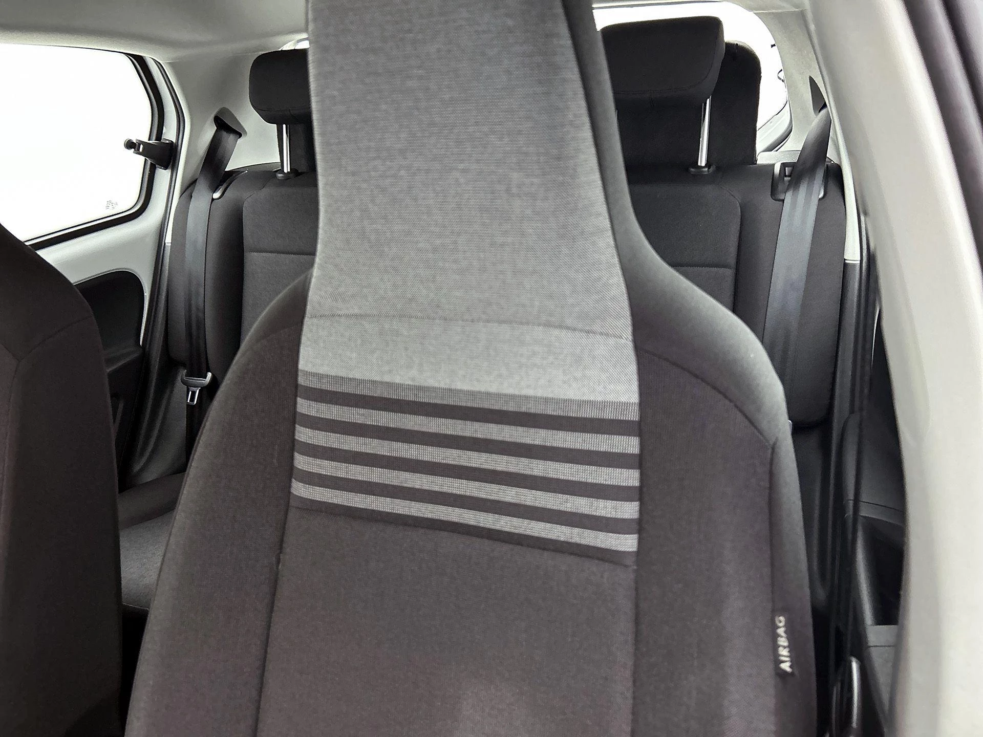 Volkswagen-up!-image-12