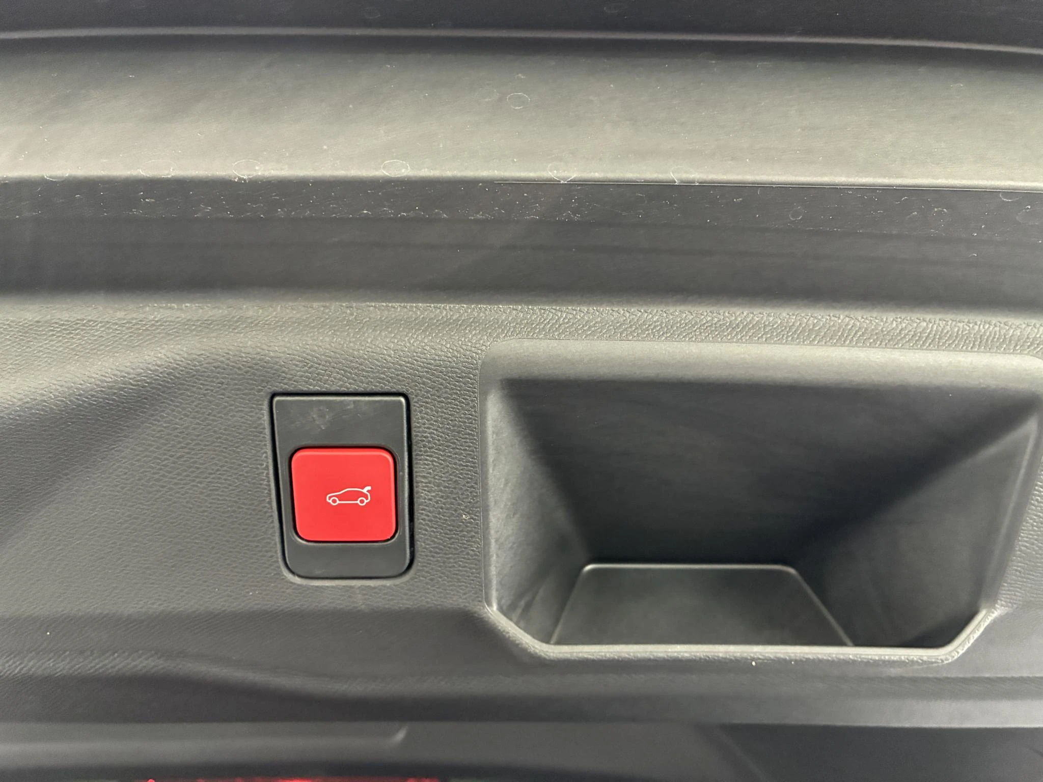 Peugeot-e-5008-image-15
