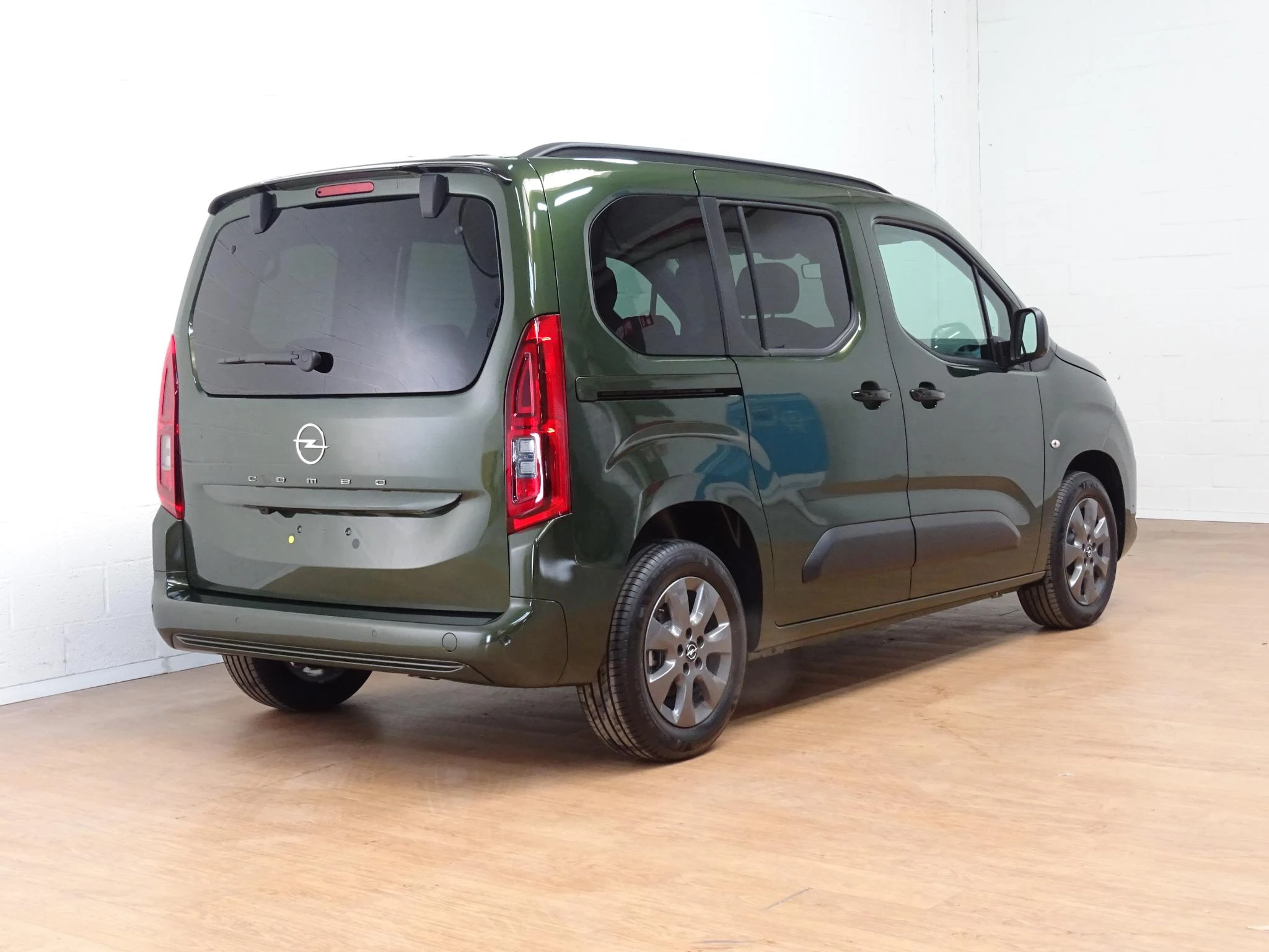 Opel-Combo Life-image-5