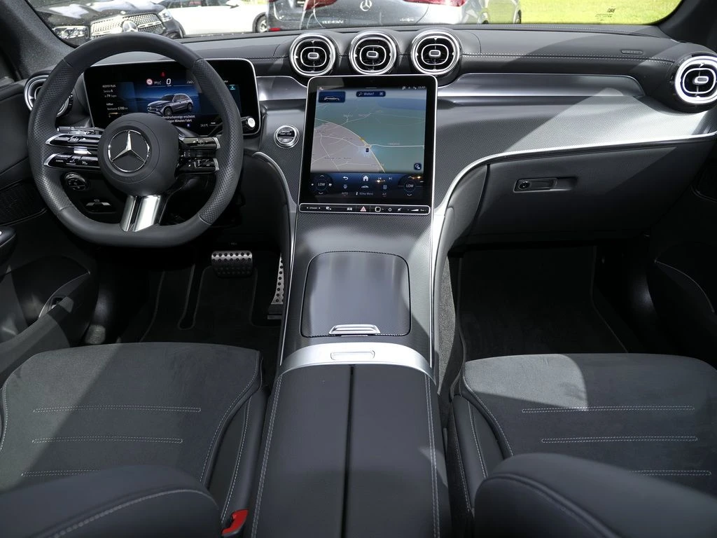 Mercedes-Benz-GLC 220 d-image-12