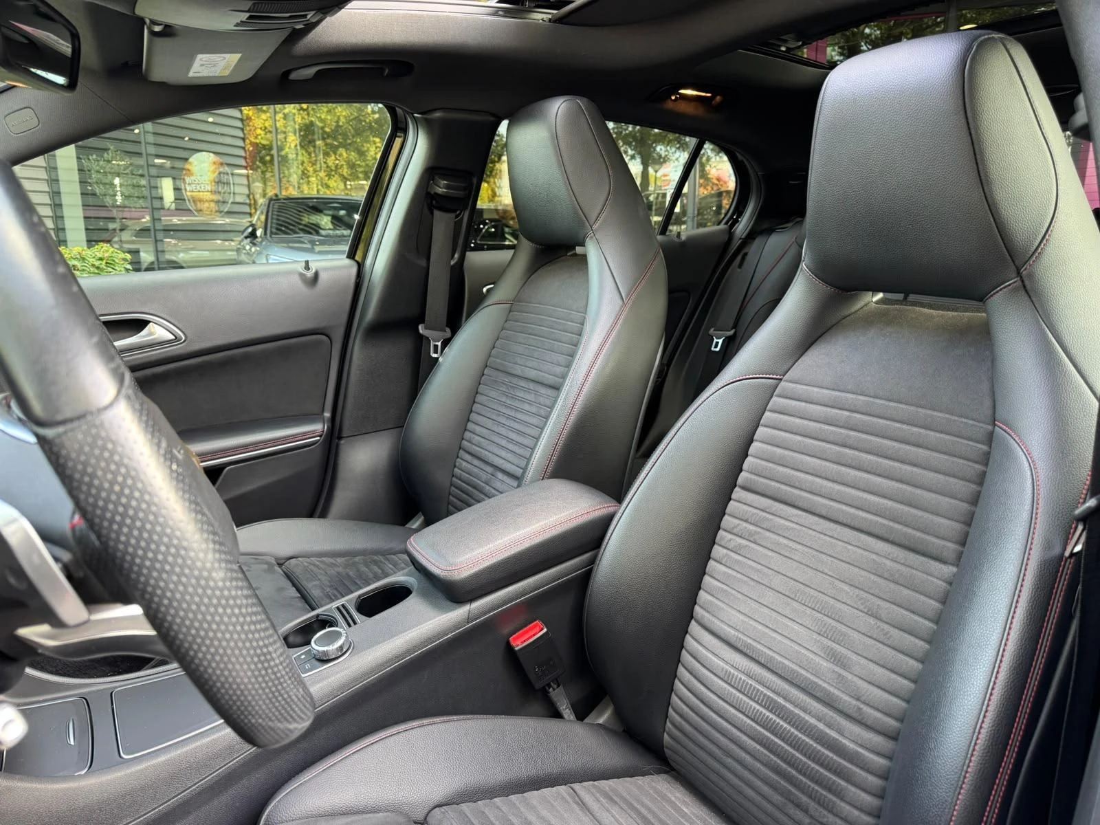 Mercedes-Benz-GLA-image-4