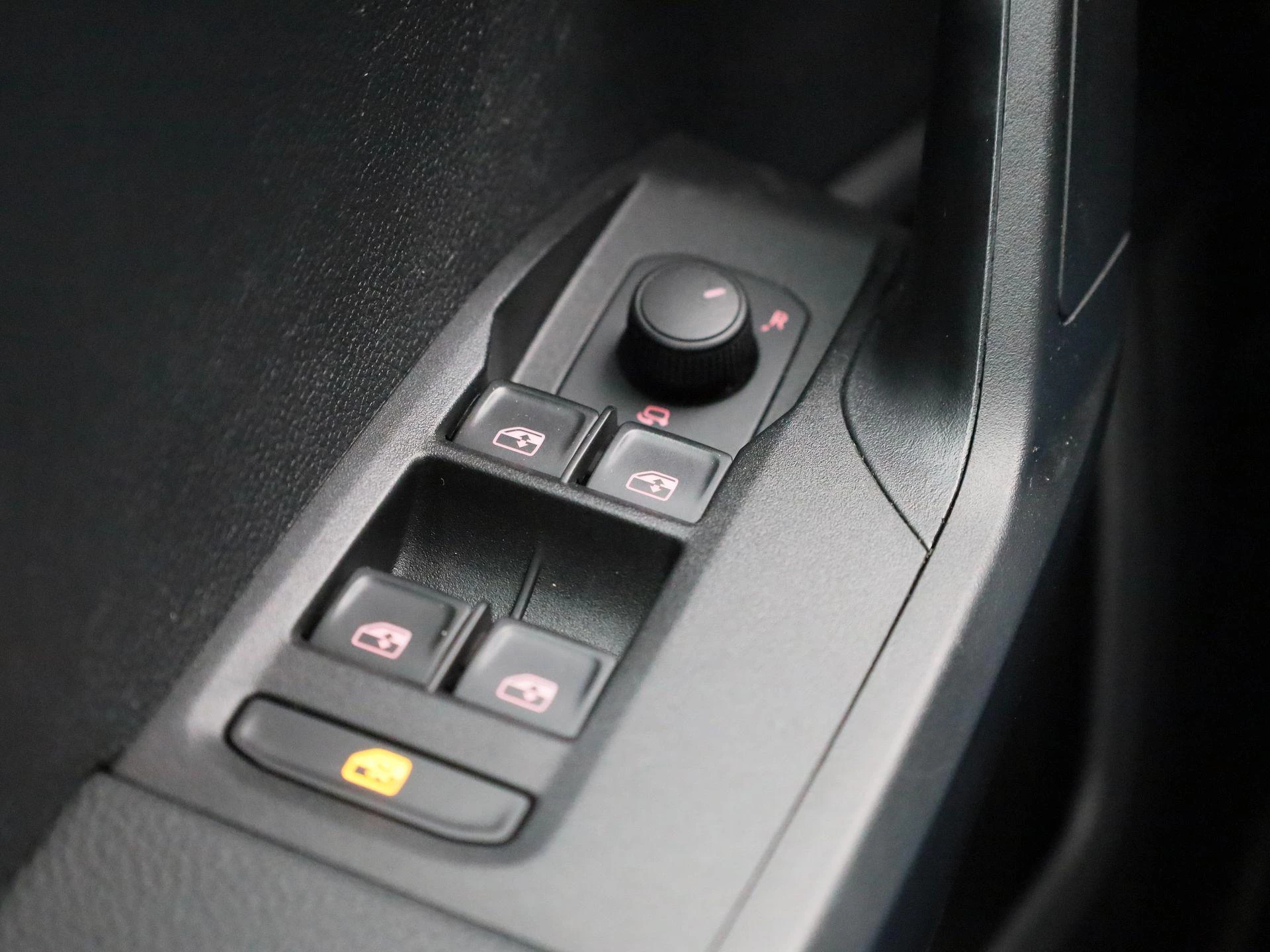 SEAT-Arona-image-28