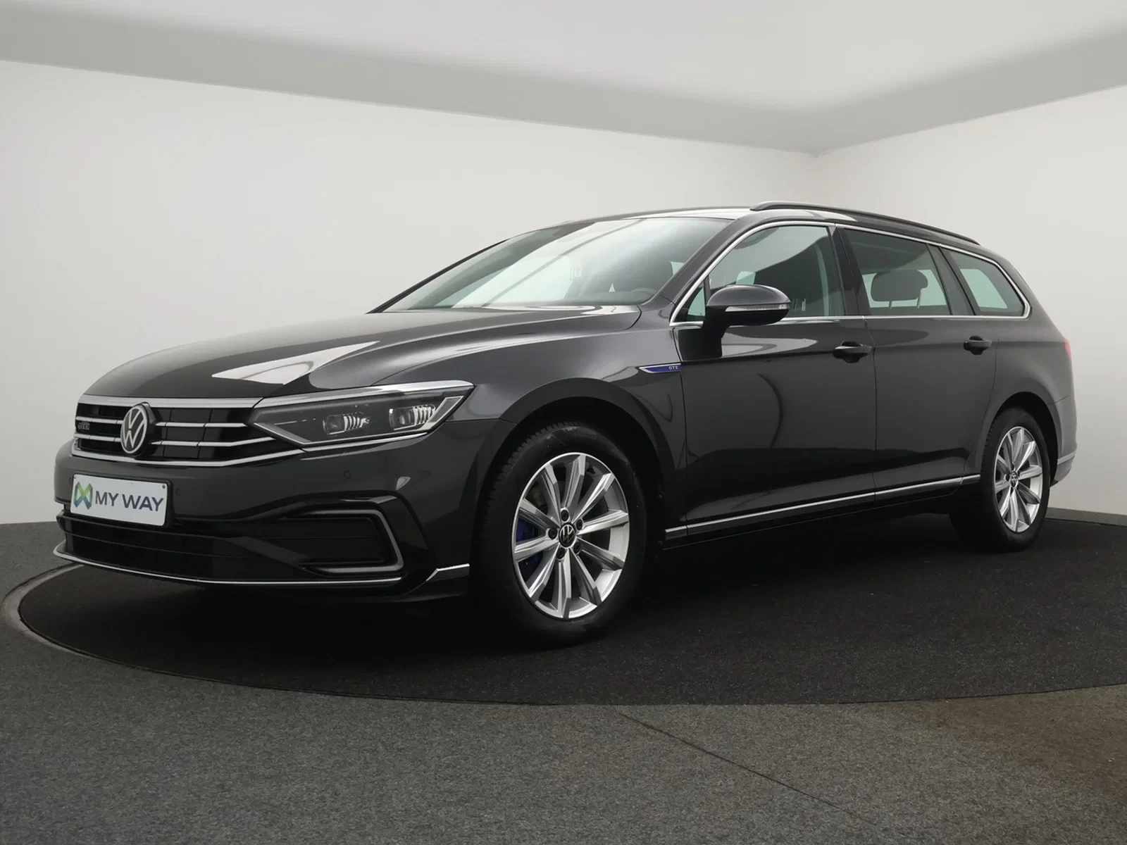Volkswagen-Passat-image-0