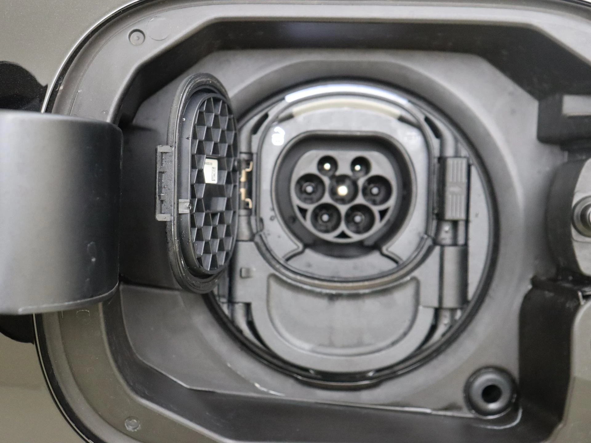 Mercedes-Benz-GLE-image-31