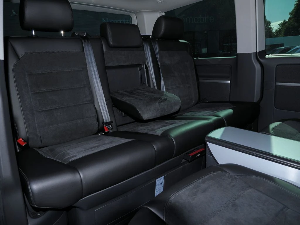 Volkswagen-Transporter-image-12