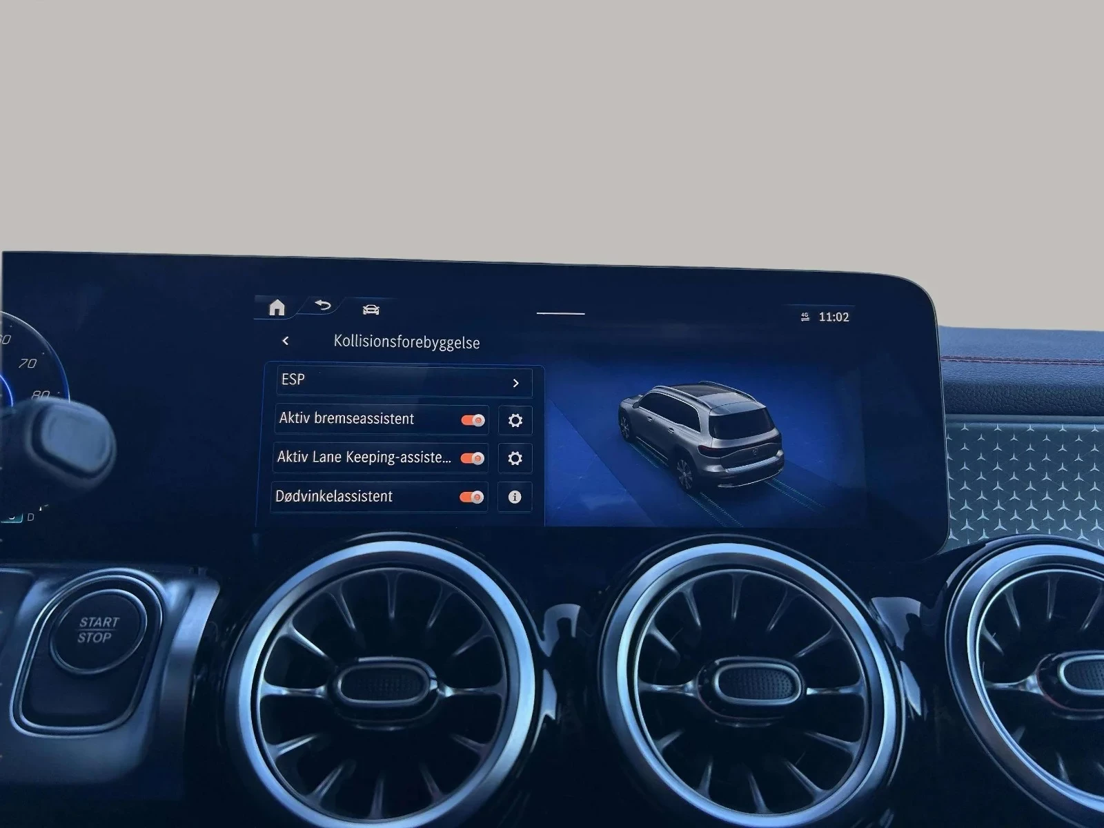 Mercedes-Benz-EQB-image-18