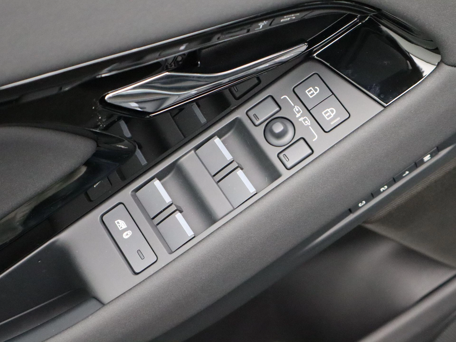 Land Rover-Range Rover Evoque-image-23