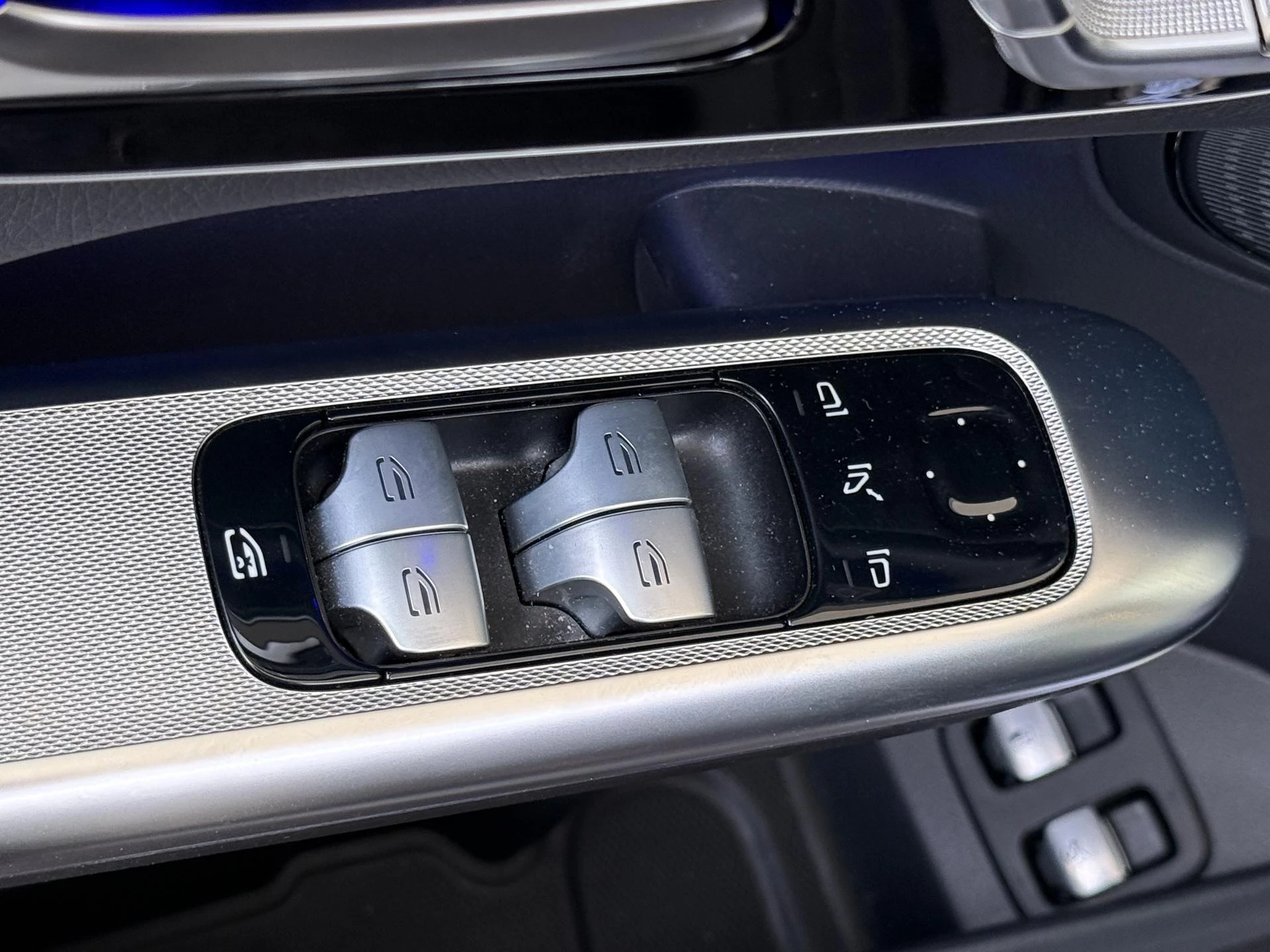 Mercedes-Benz-GLC-image-25