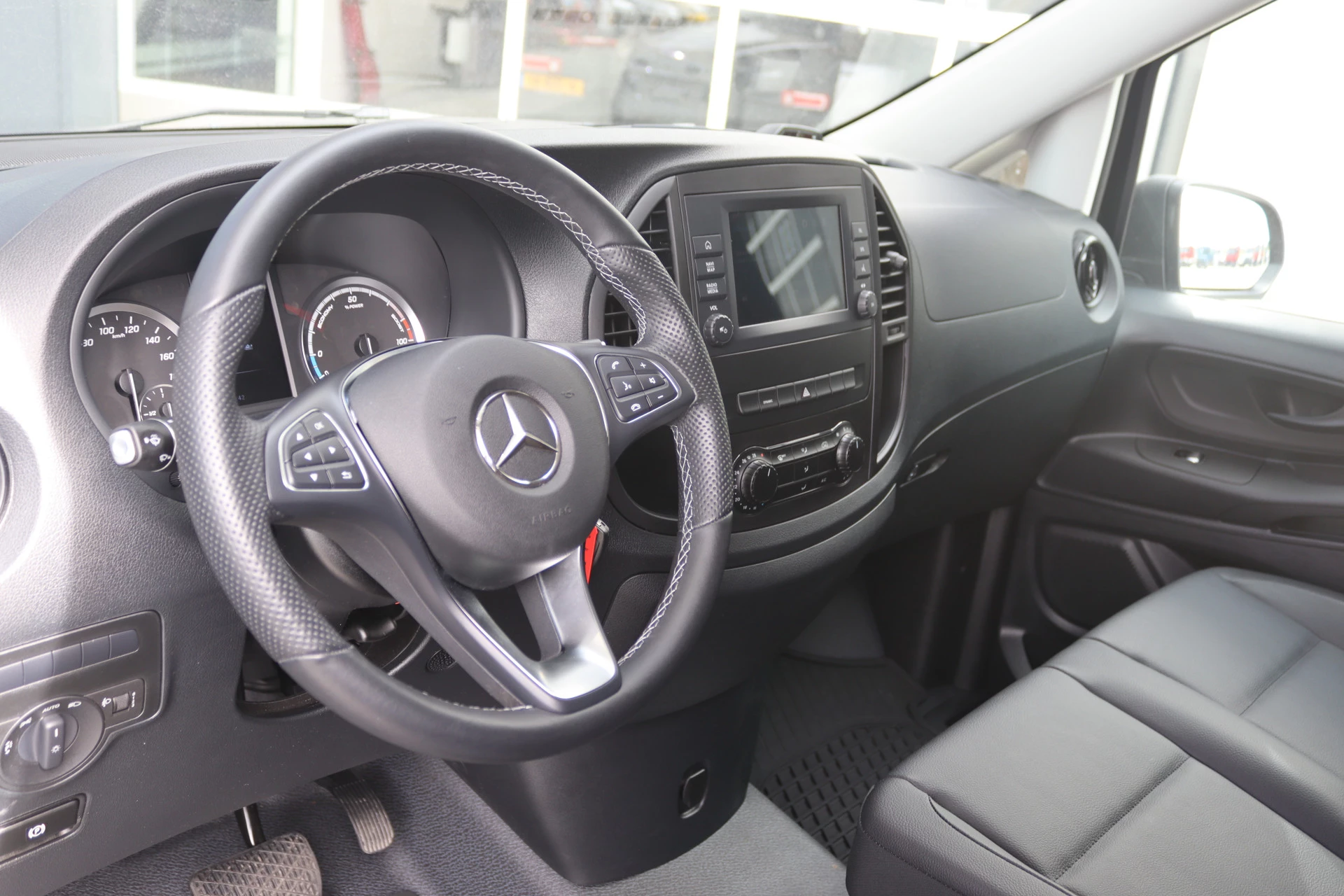 Mercedes-Benz-eVito-image-3