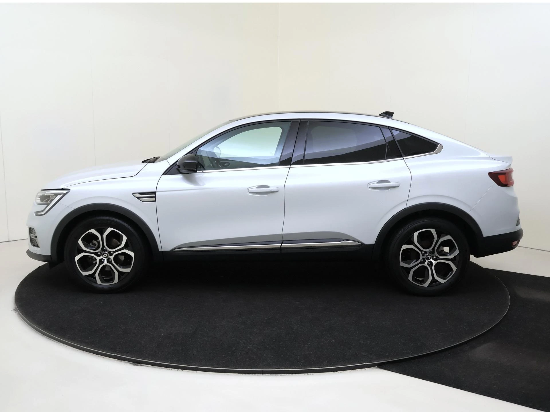 Renault-Arkana-image-7